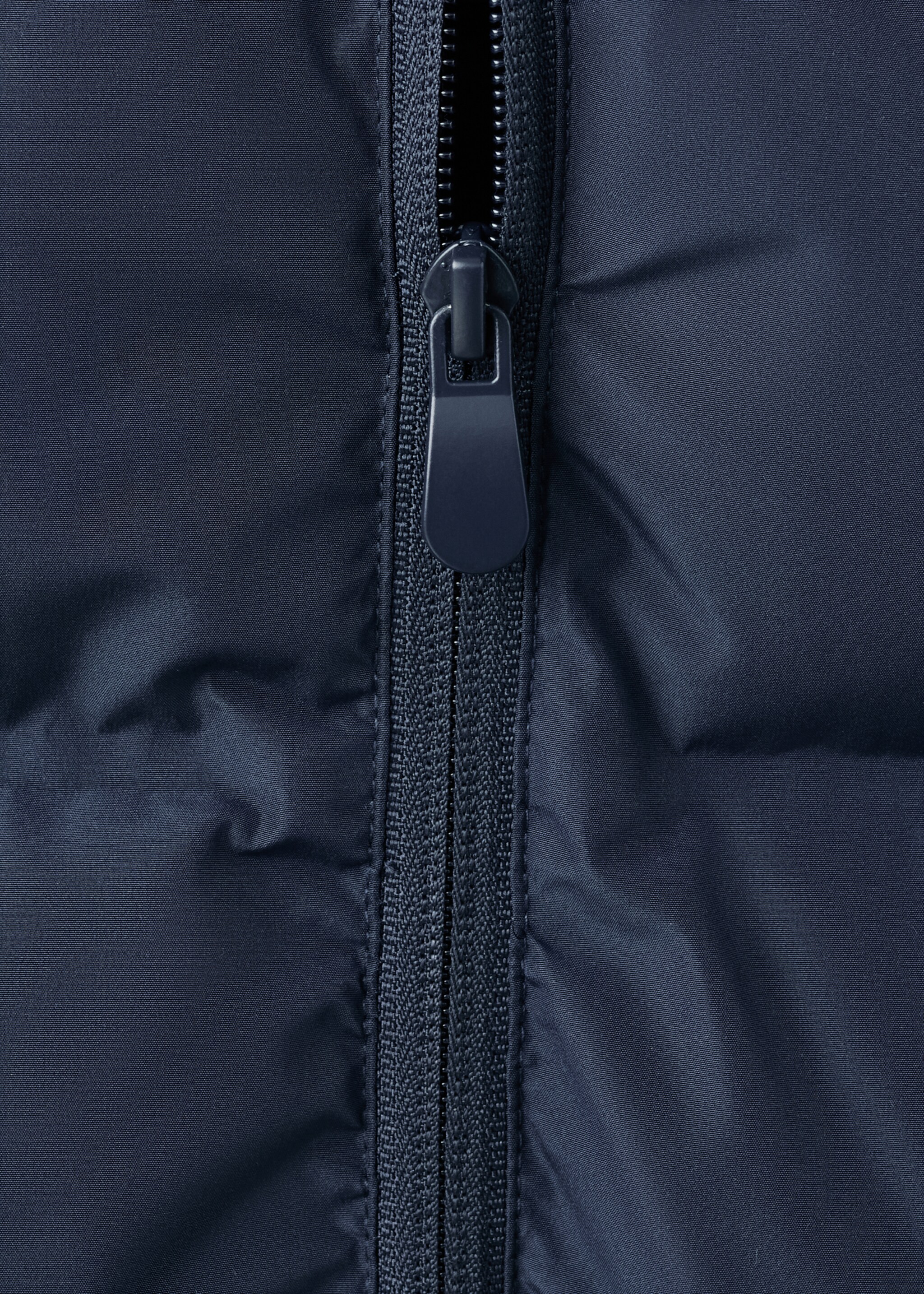 Quilted gilet with hood - Details of the article 8, Navy. Ref: 27051313-00.