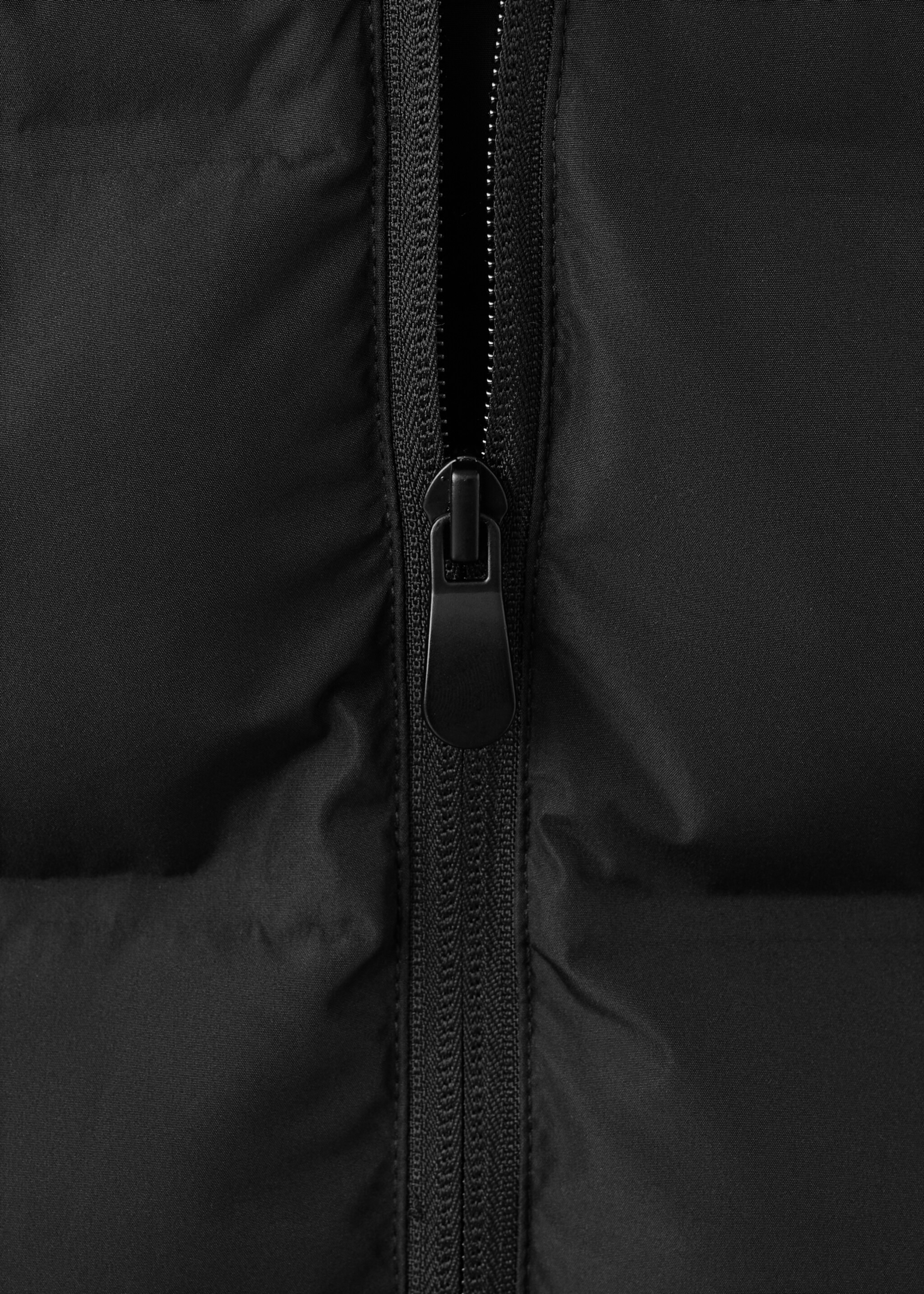 Quilted gilet with hood - Details of the article 8, Black. Ref: 27051313-00.