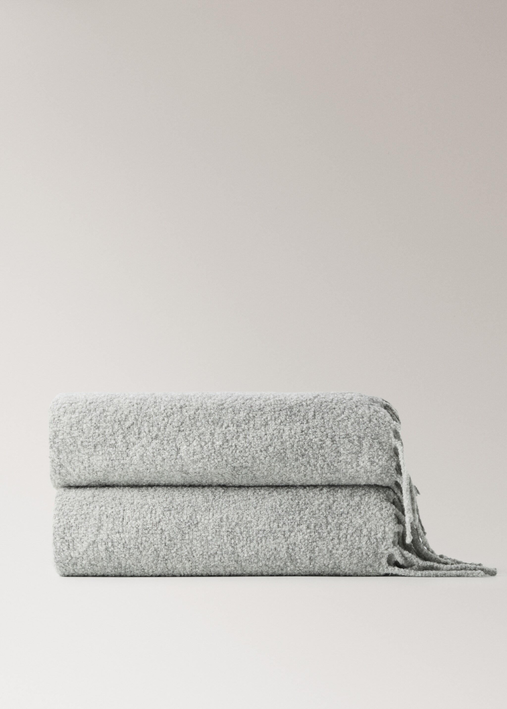 Bouclé wool blanket with fringe - Article without model, Grey. Ref: 27051315-00.