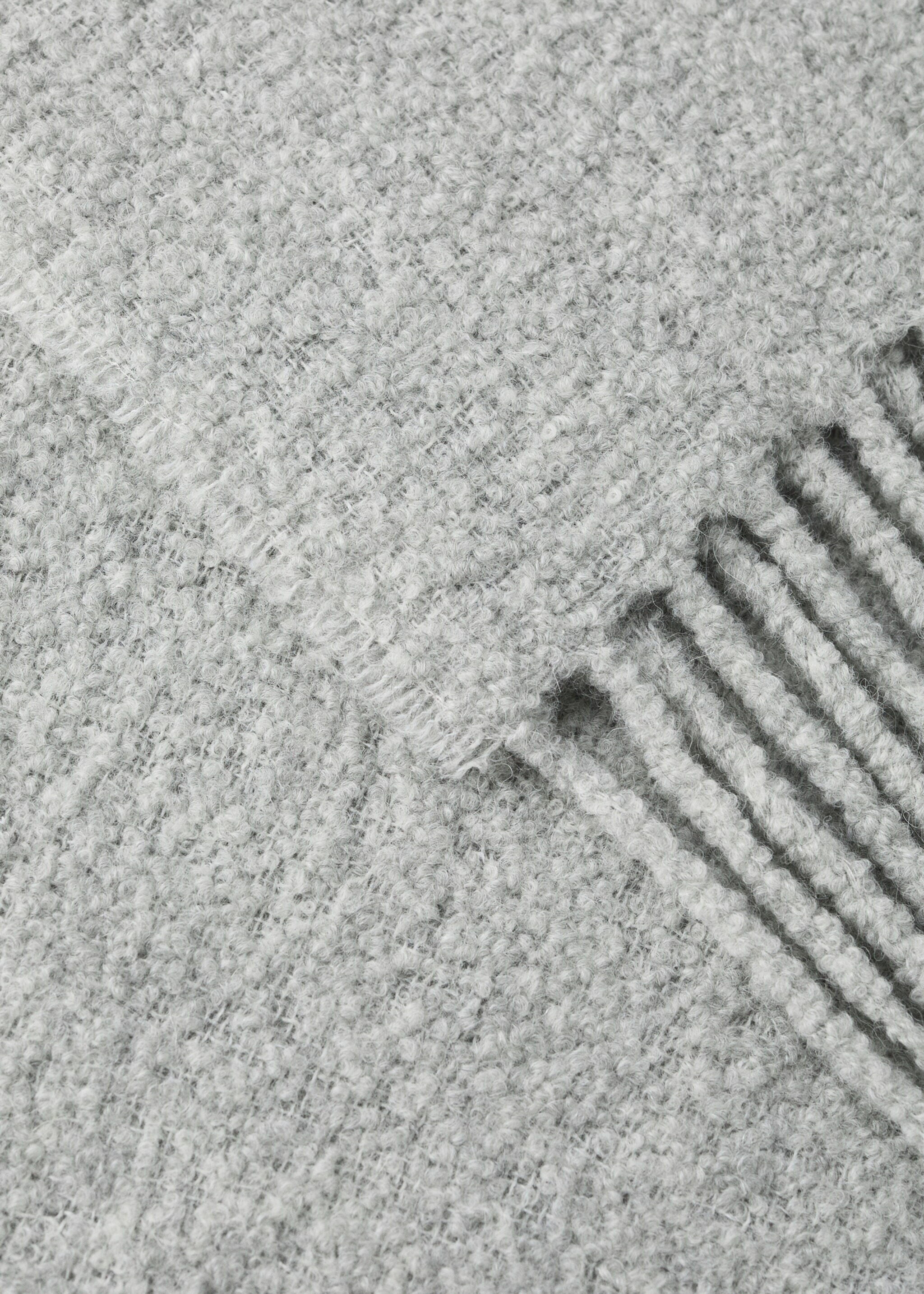 Bouclé wool blanket with fringe - Details of the article 2, Grey. Ref: 27051315-00.