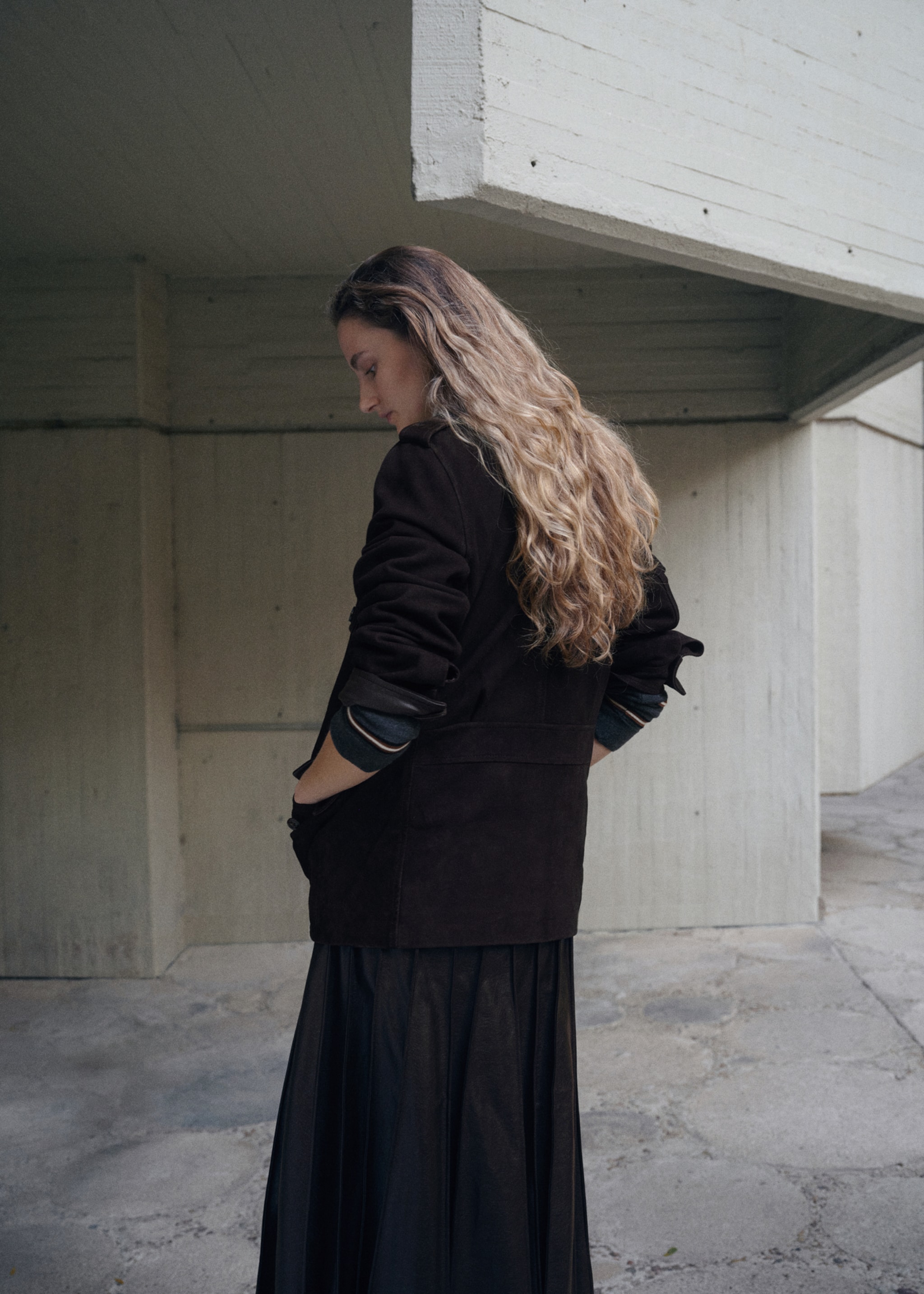 Suede jacket with drawstring collar - Reverse of the article, Brown. Ref: 27051331-00.