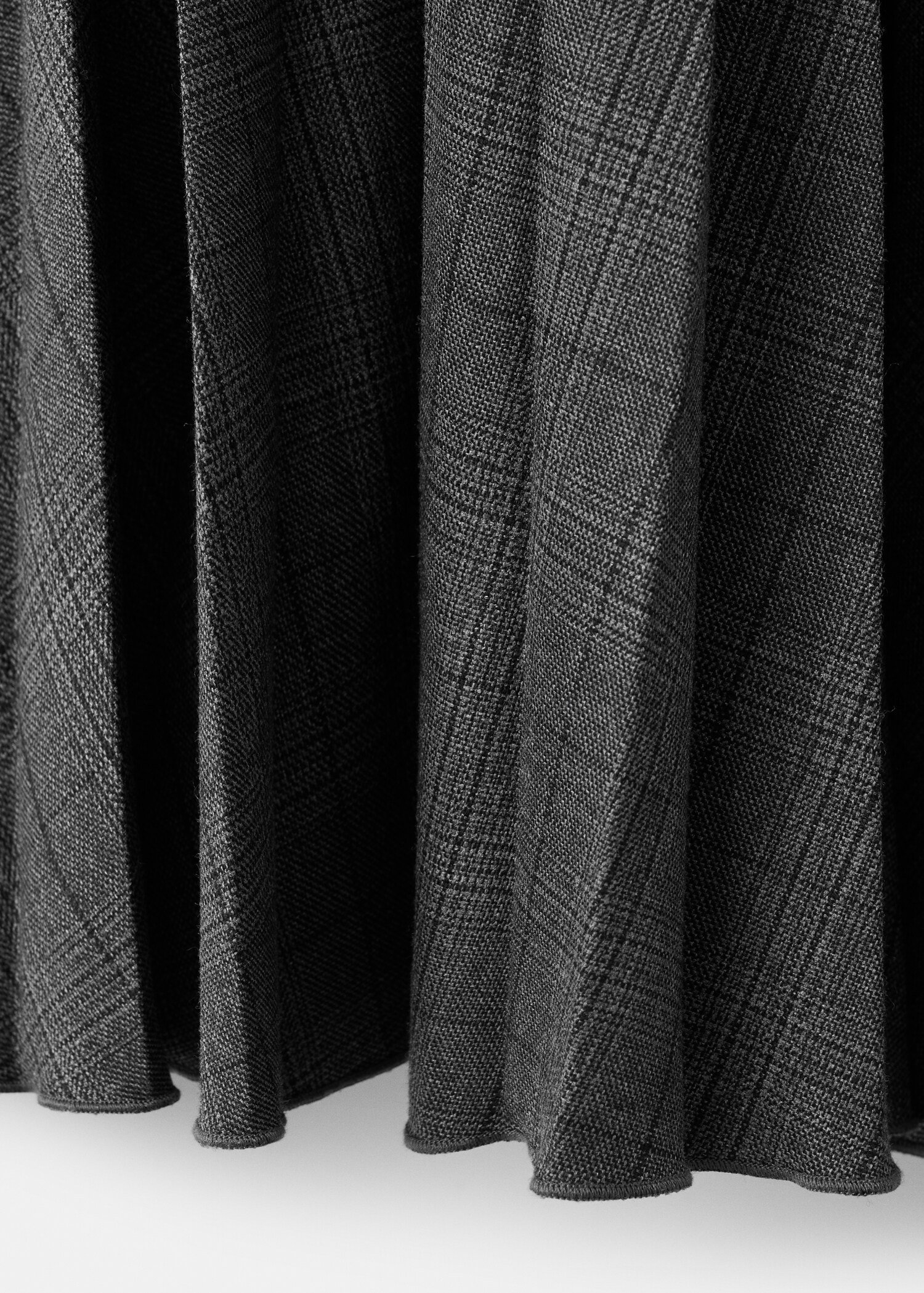 Checked pleated skirt - Details of the article 0