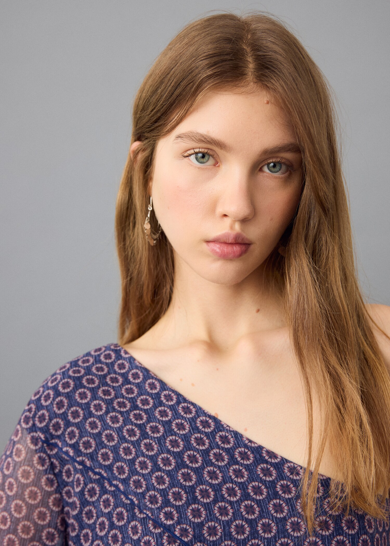 Asymmetrical printed blouse - Details of the article 1