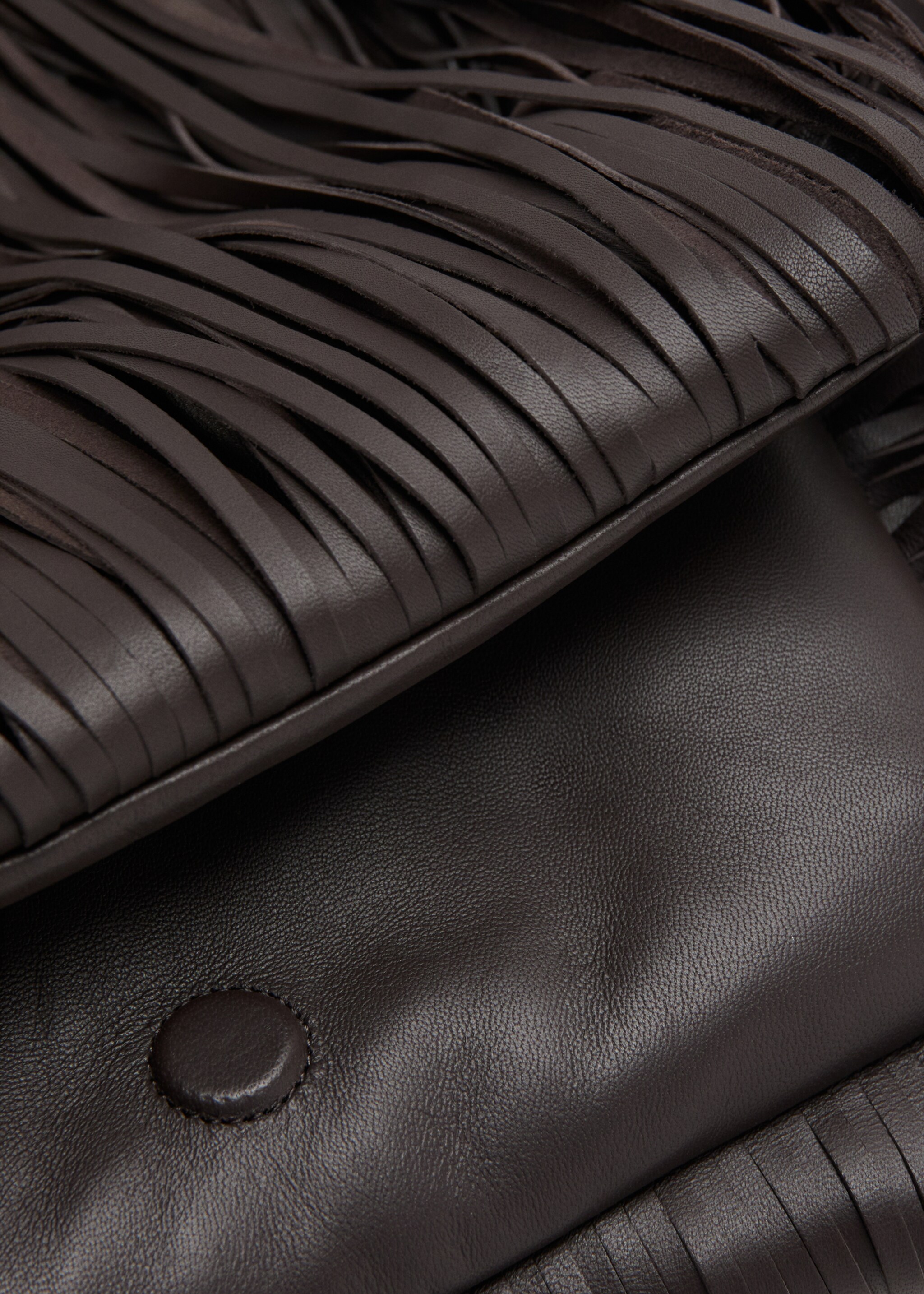 Leather handbag with fringes - Details of the article 4, Chocolate. Ref: 27051512-00.