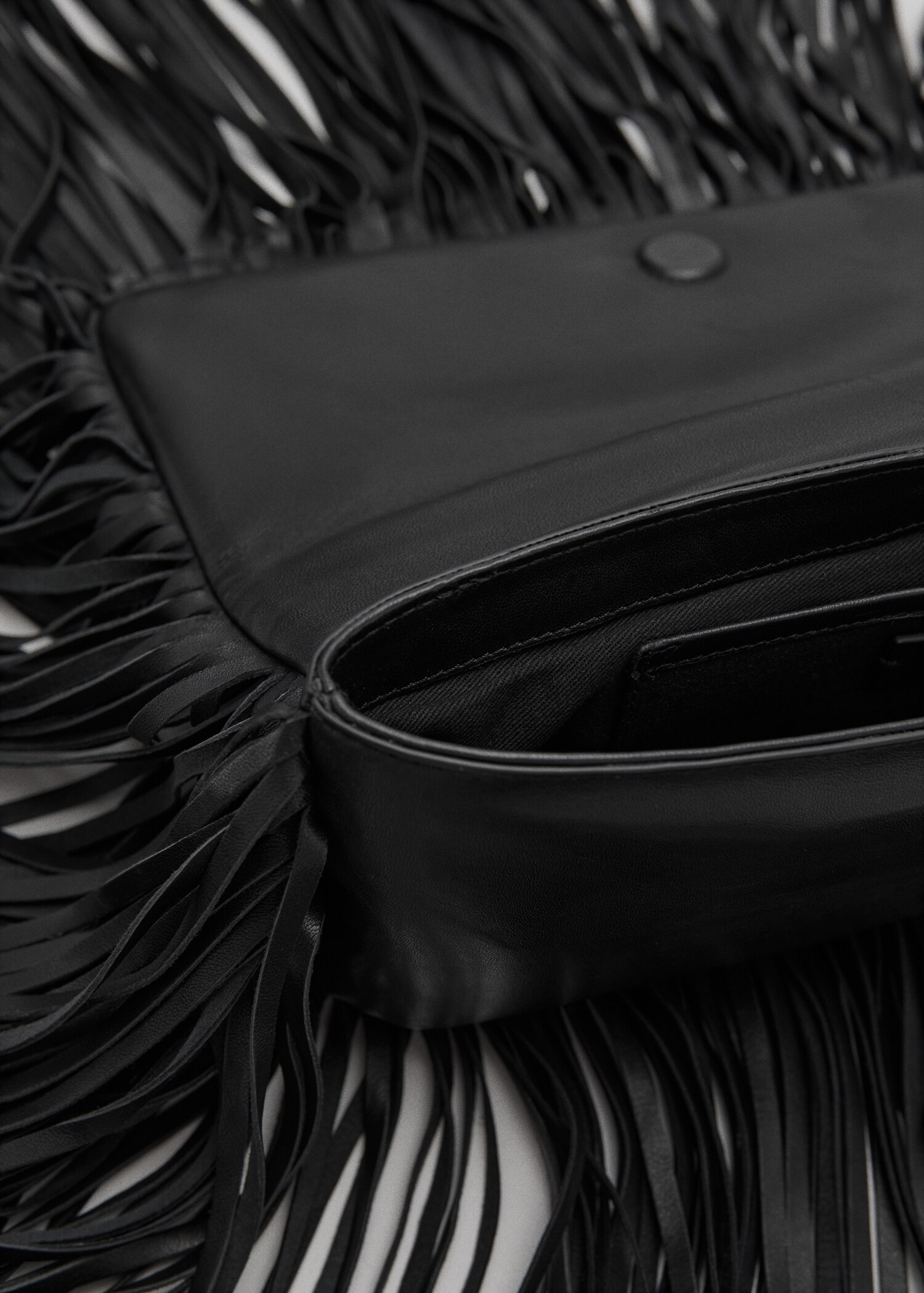 Leather handbag with fringes - Details of the article 1