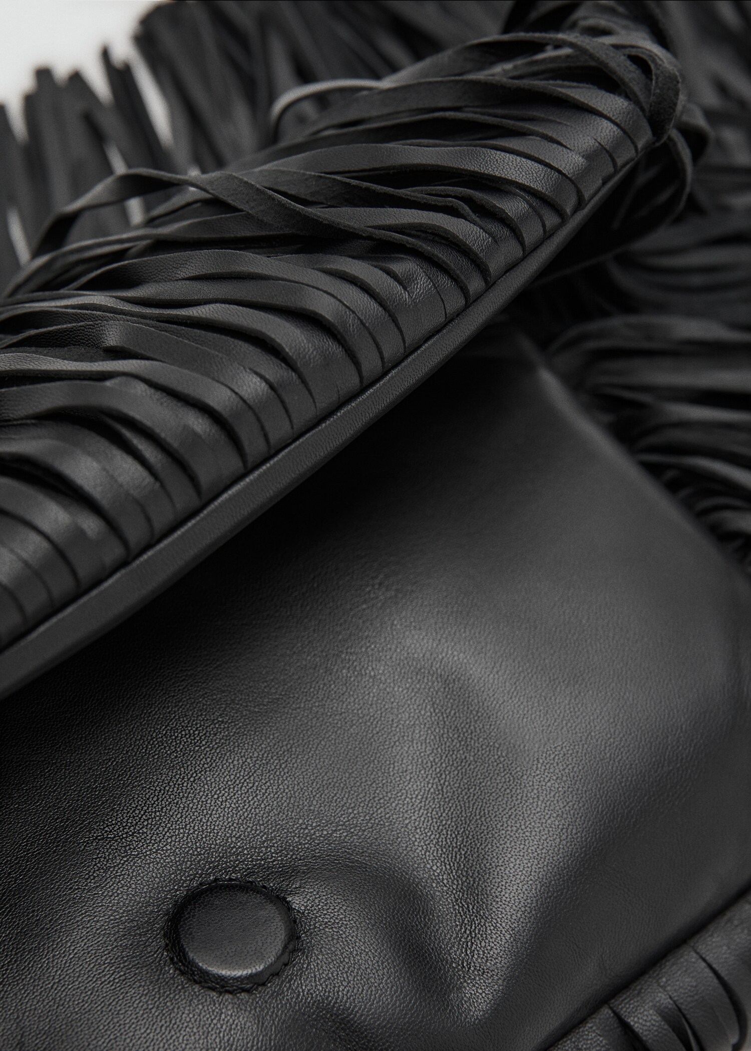 Leather handbag with fringes - Details of the article 4