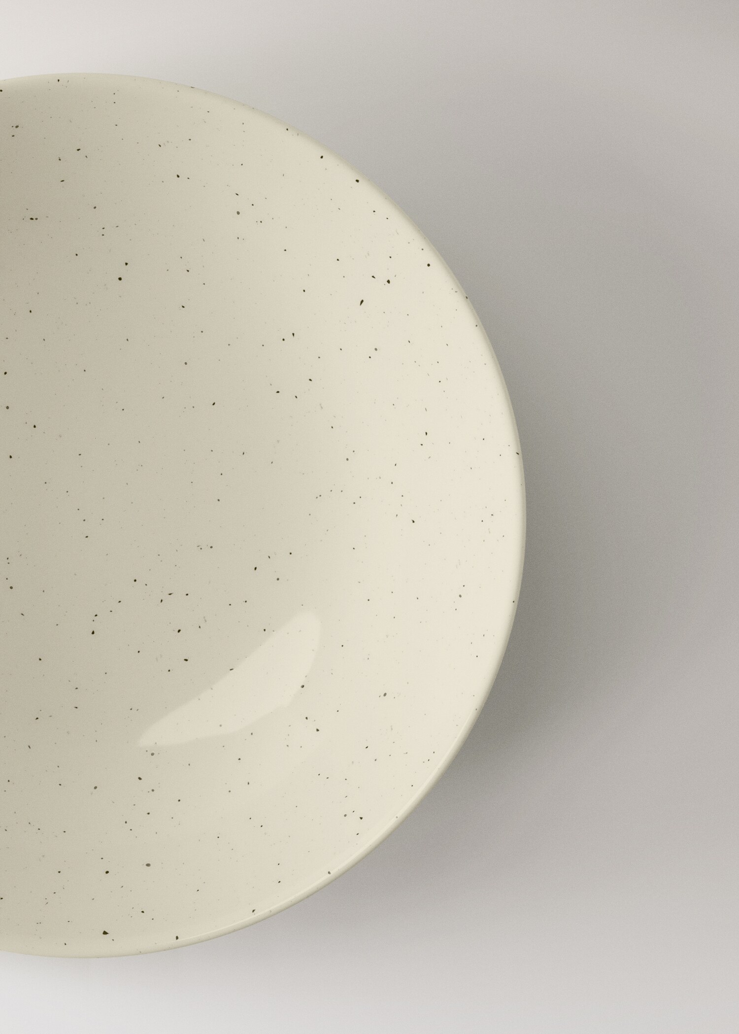 Deep stoneware plate with spots - Details of the article 2