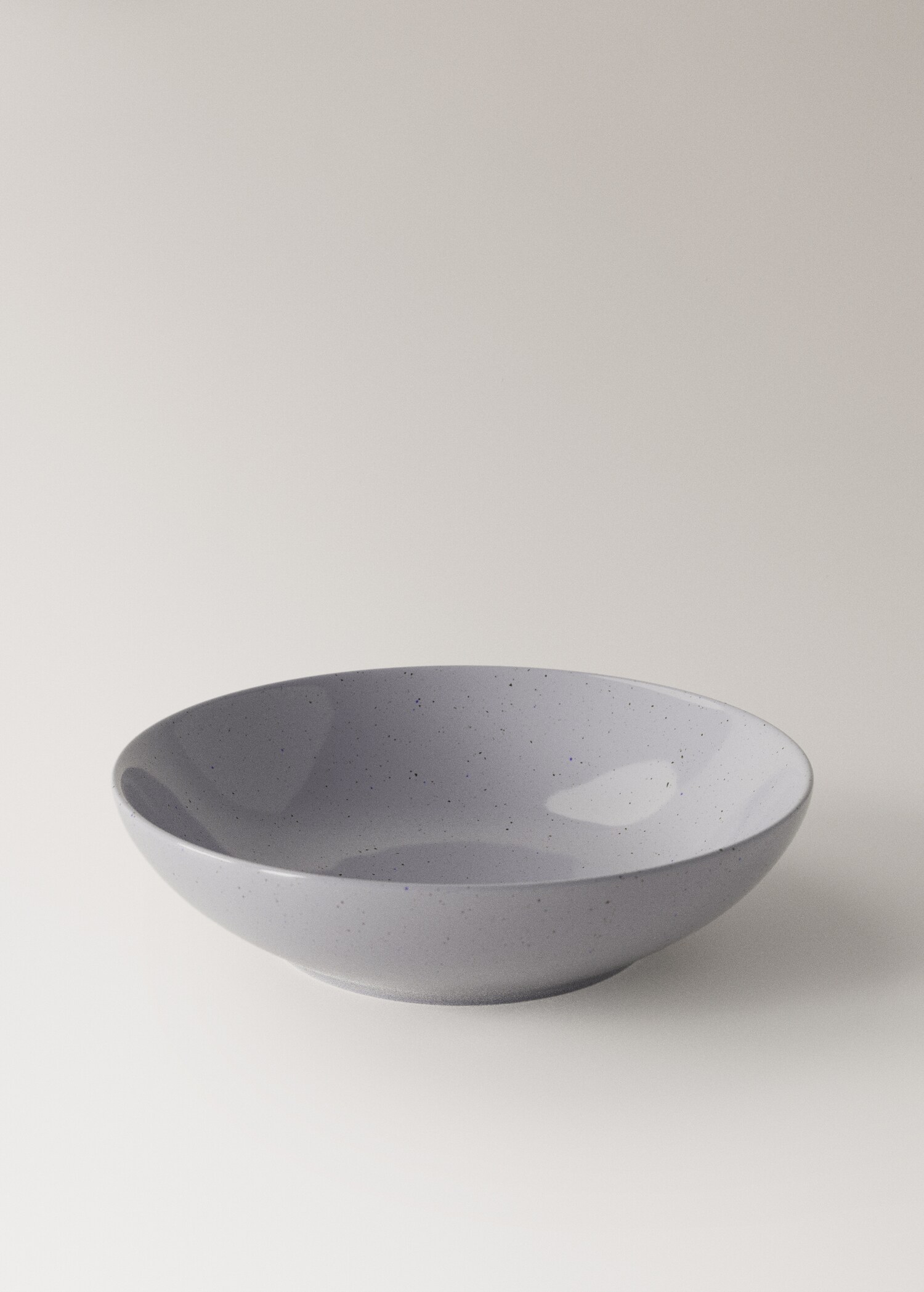 Deep stoneware plate with spots - Details of the article 1