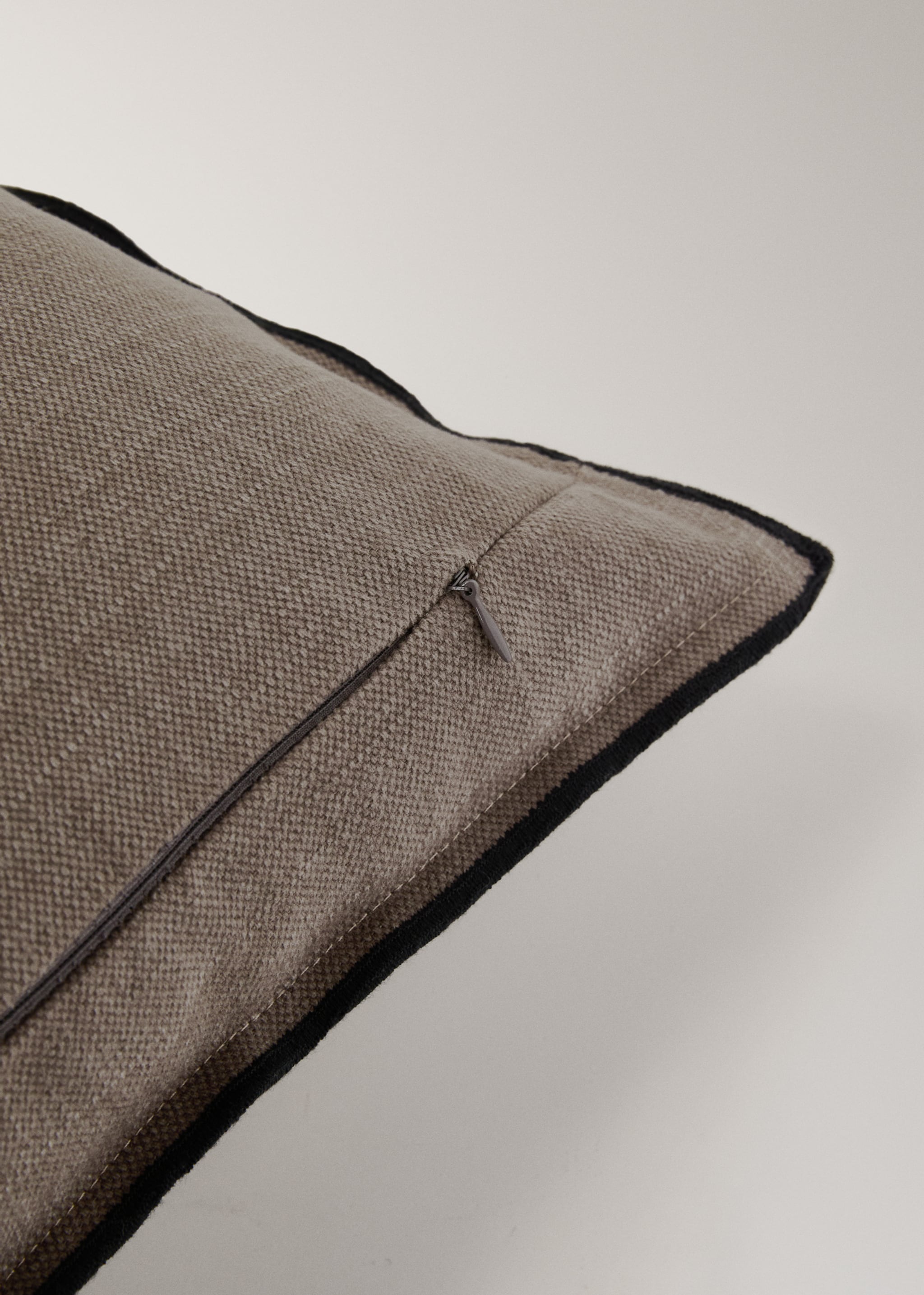 Povlak na polštář overlockový lem bavlna a len 40 x 60 cm - Detail zboží 2, Středně hnědá. Ref: 27051526-00.