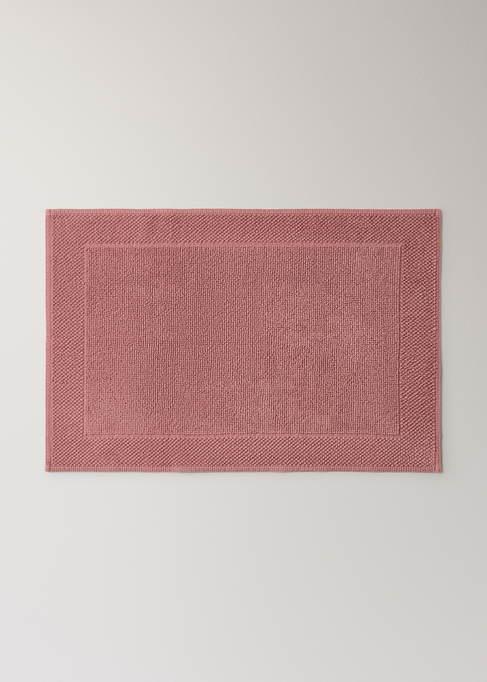Garment-dyed cotton bath rug - Article without model, Pale Pink. Ref: 27051531-00.