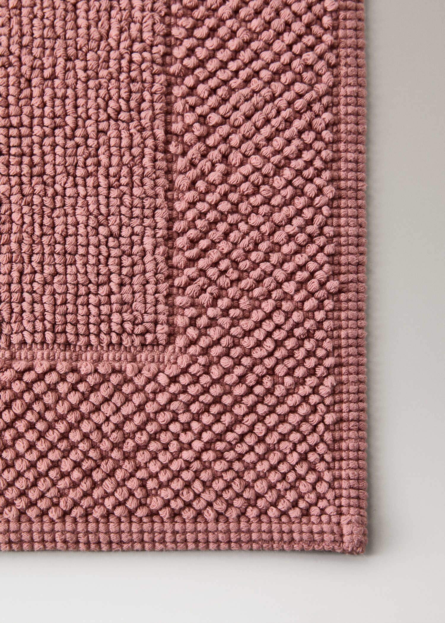 Garment-dyed cotton bath rug - Details of the article 1