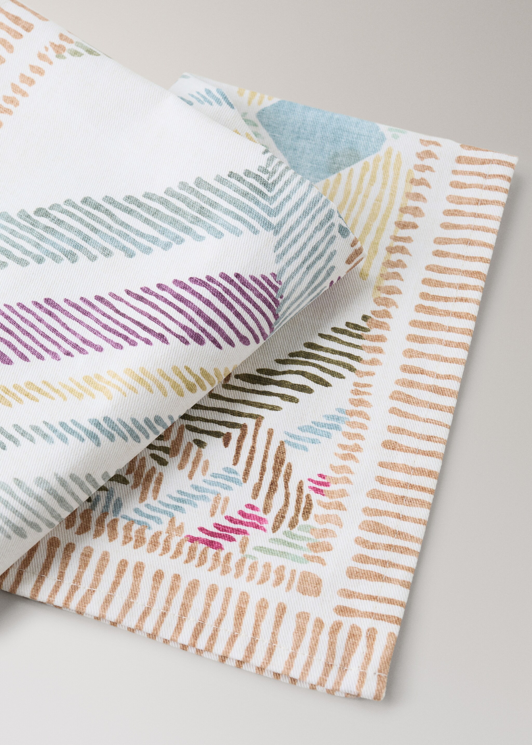 Mehrfarbige bedruckte Baumwollservietten - Detail des Artikels 2, Lila. Ref: 27051532-00.