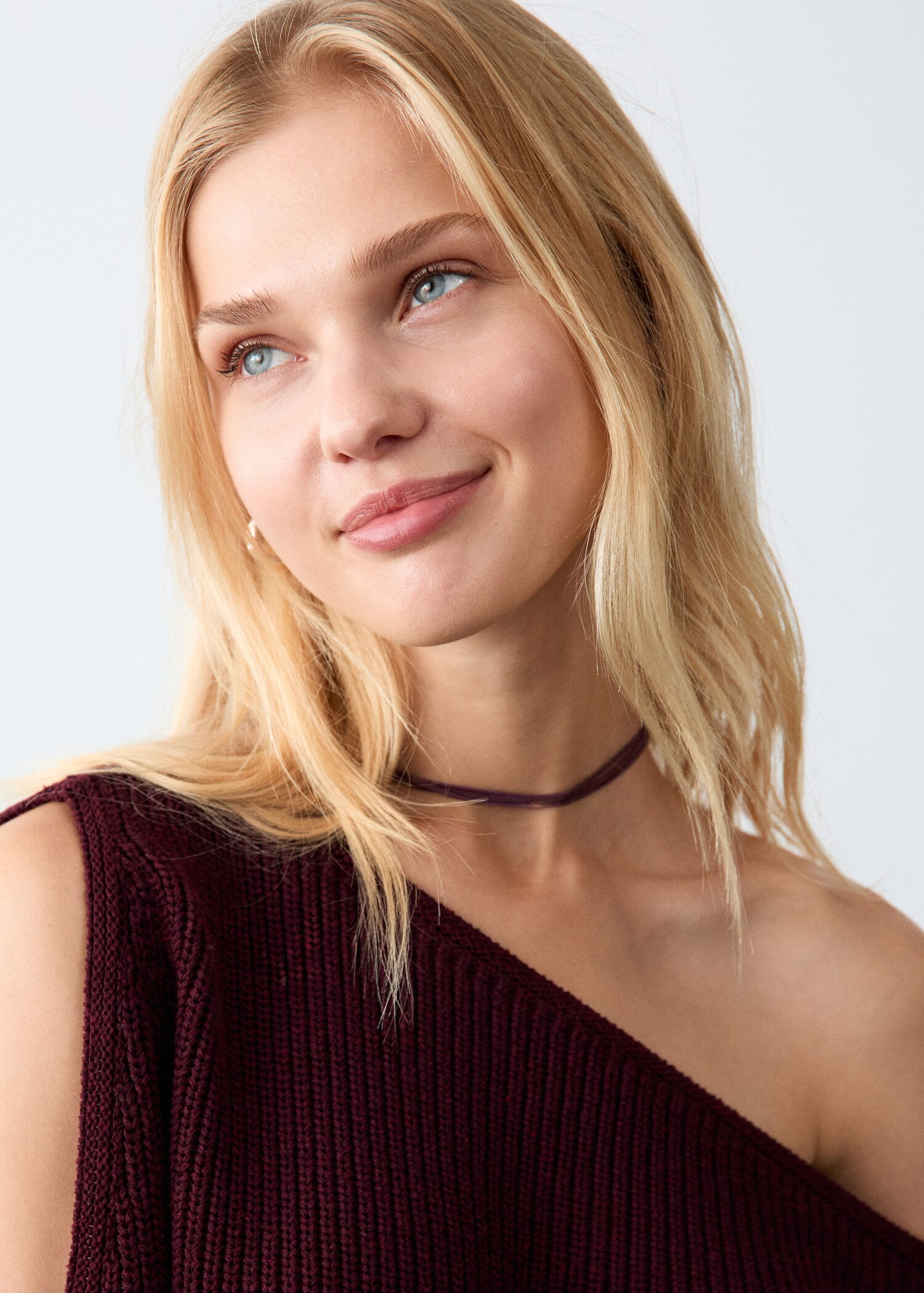 Asymmetrical sweater with shoulder opening - Details of the article 1