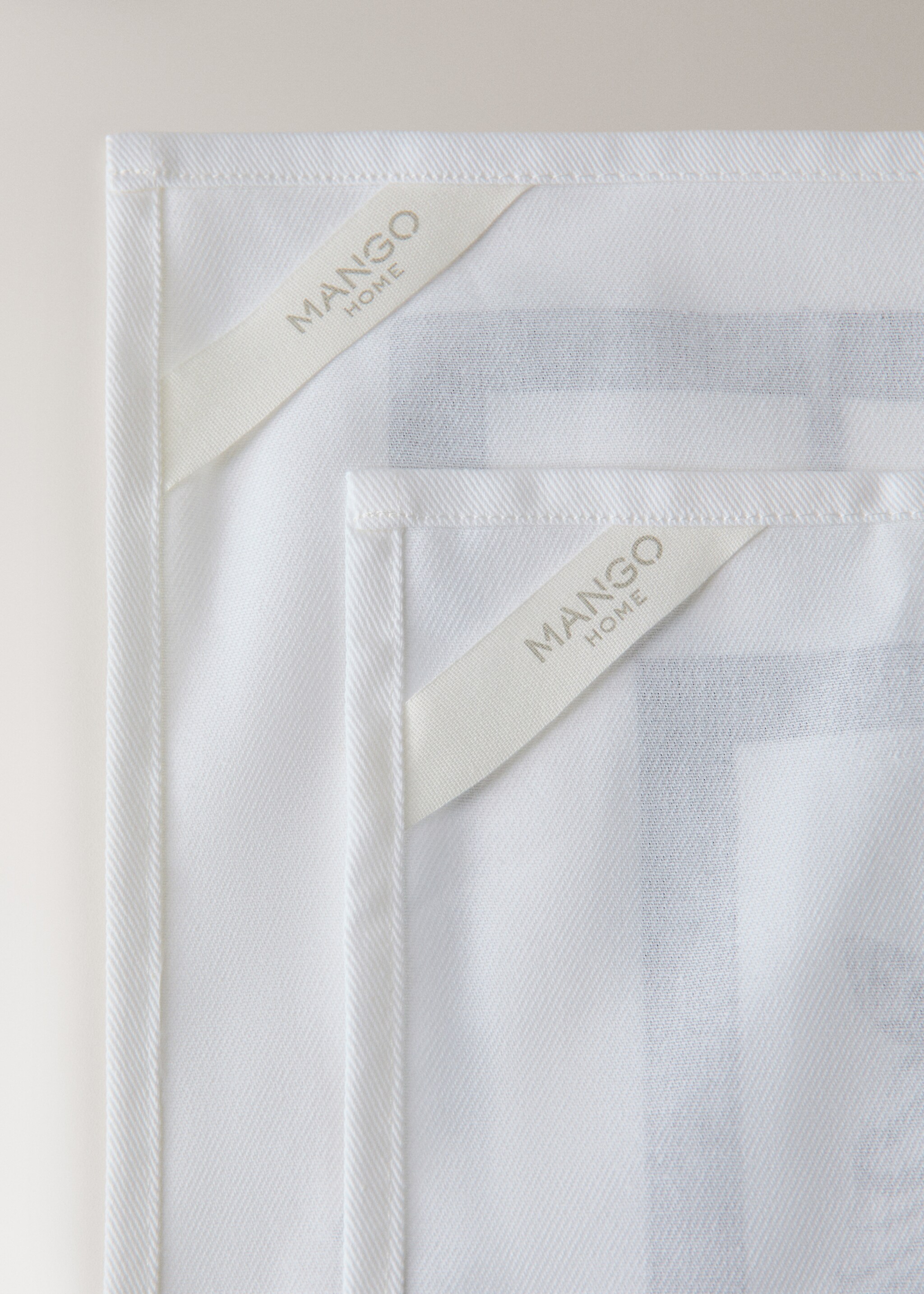 Kitchen towels with cup print - Details of the article 3, White. Ref: 27051539-00.