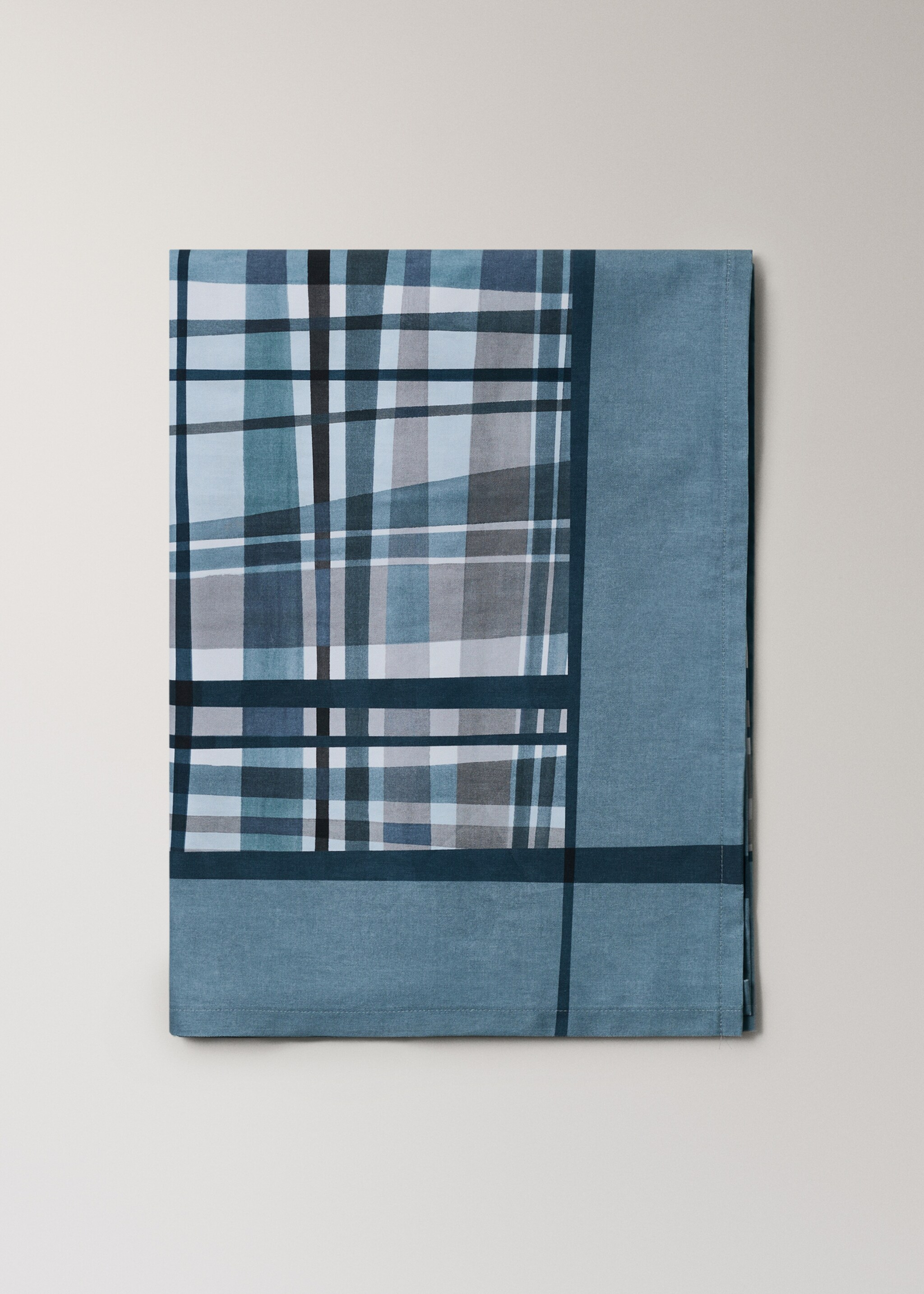 Cotton tablecloth with irregular checks for 2 to 4 people - Article without model, Blue. Ref: 27052005-00.
