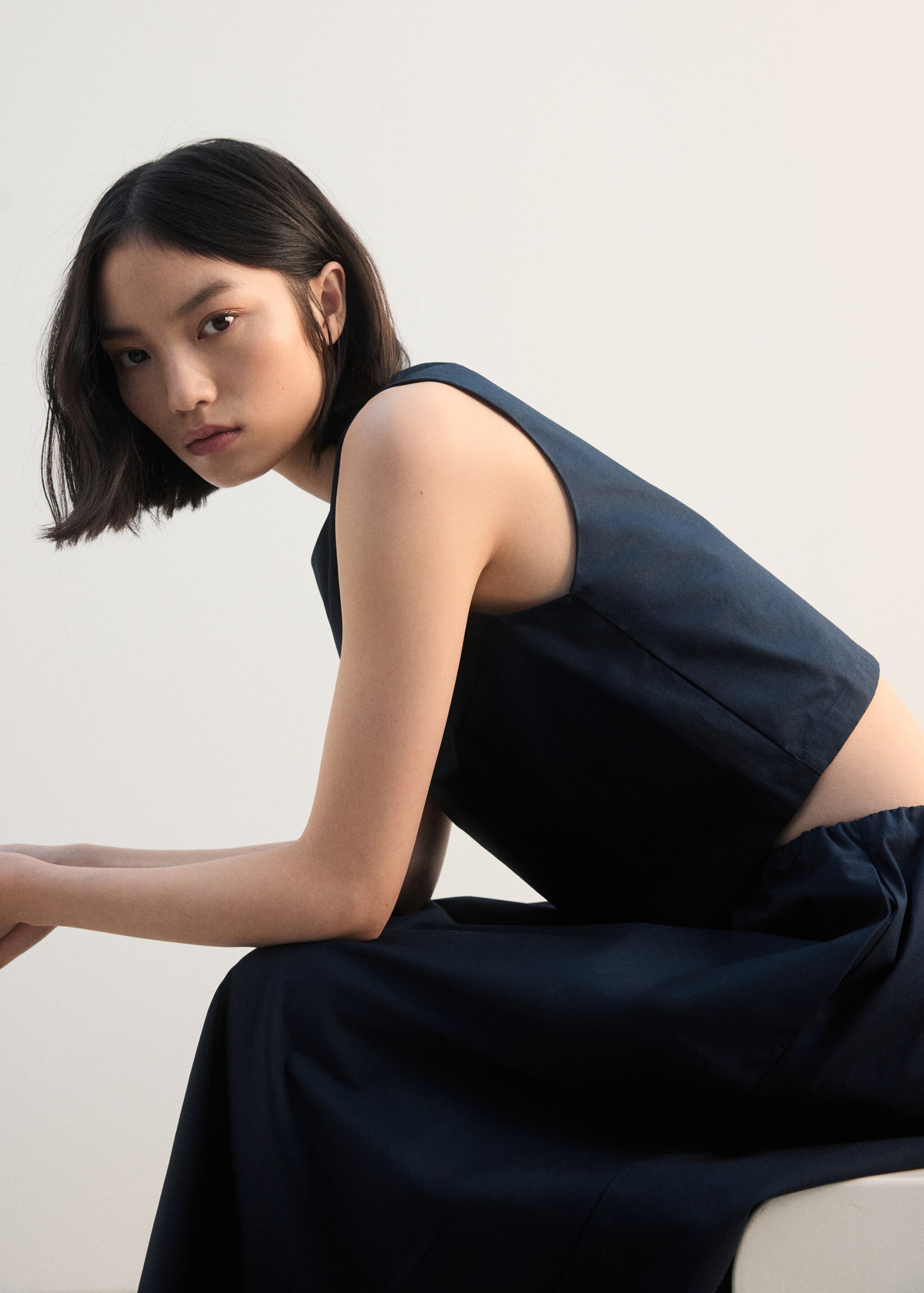 Buttoned crop top - Details of the article 2, Navy. Ref: 27052538-00.