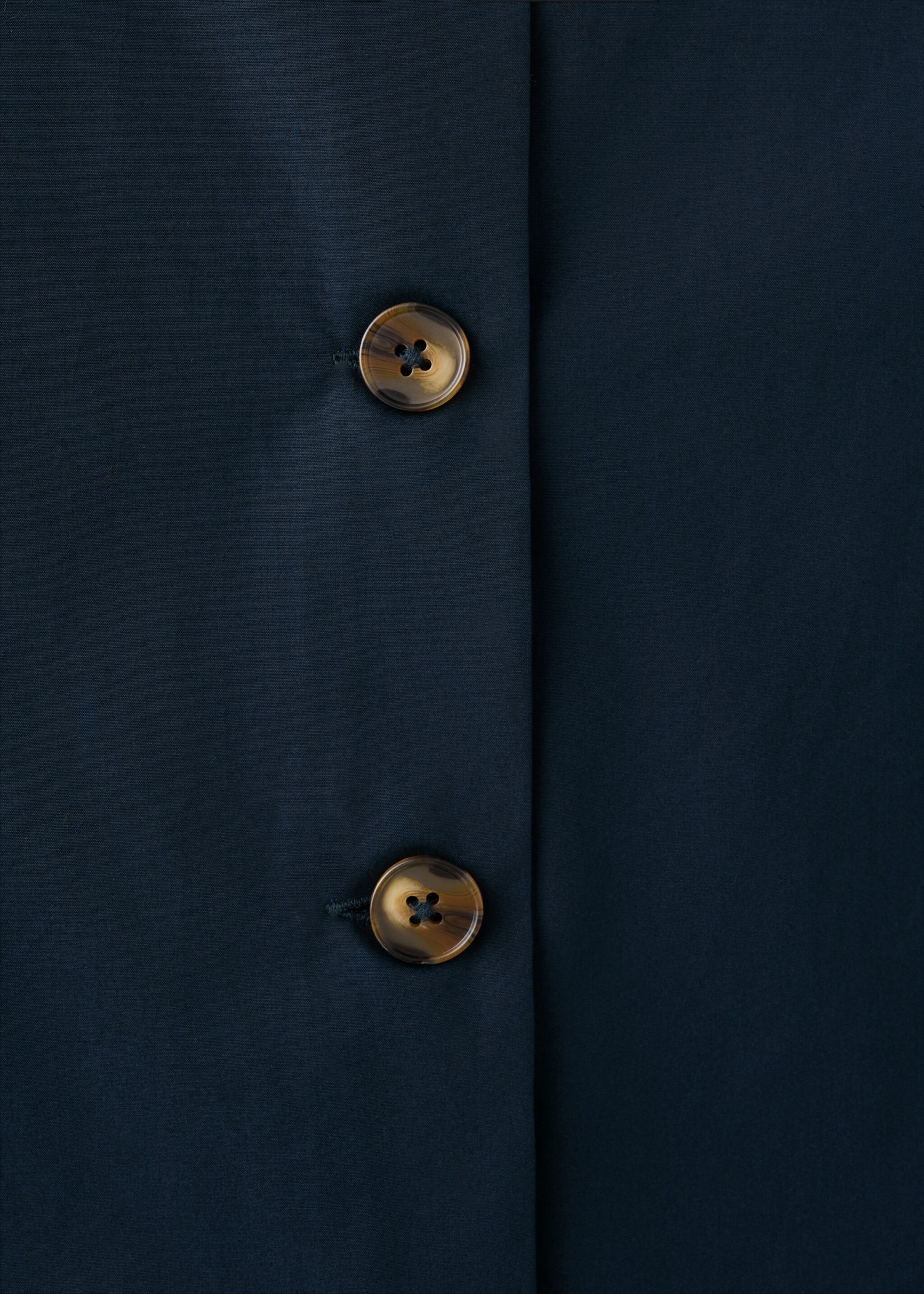 Buttoned crop top - Details of the article 8, Navy. Ref: 27052538-00.