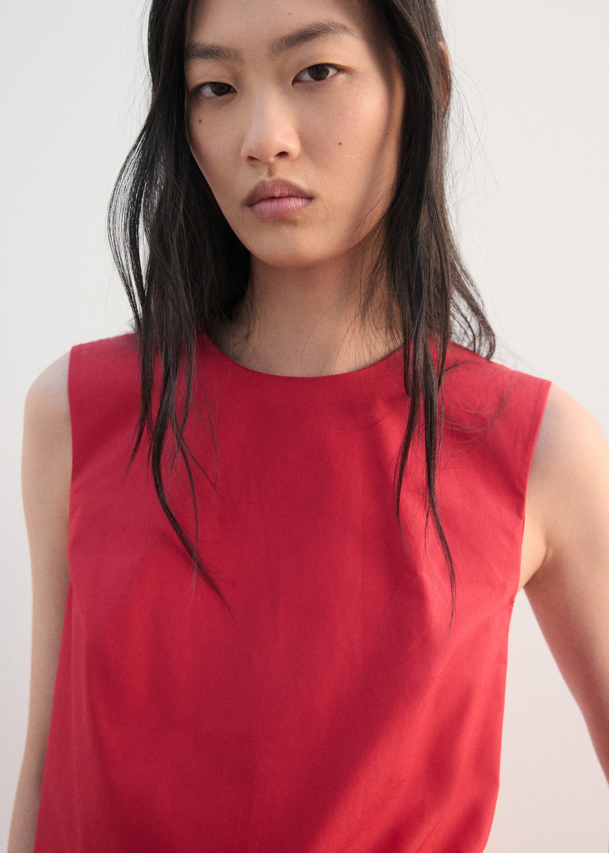 Buttoned crop top - Details of the article 1, Red. Ref: 27052538-00.