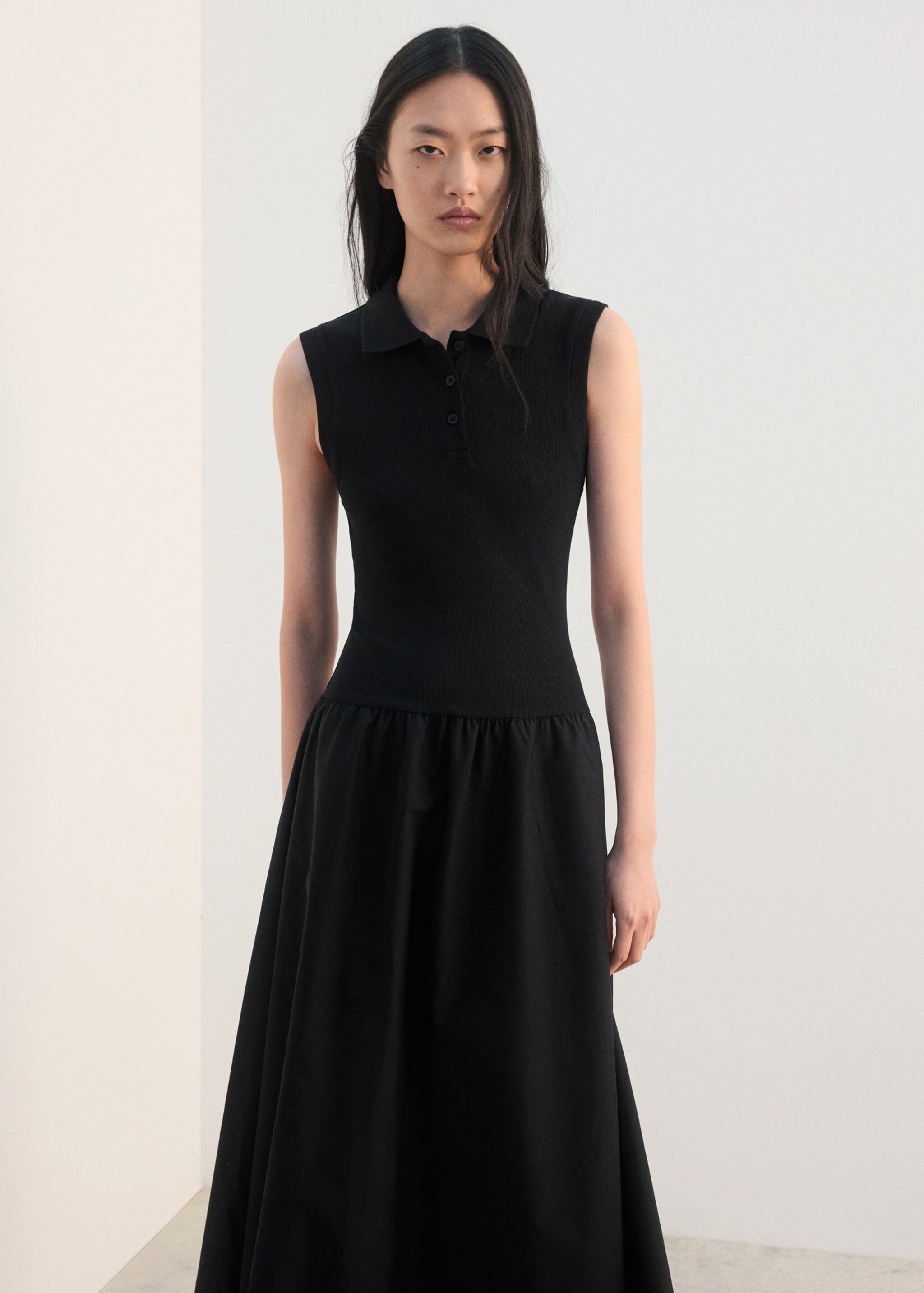 Vestido combinado cuello polo - Plano medio, Negro. Ref: 27052541-00.