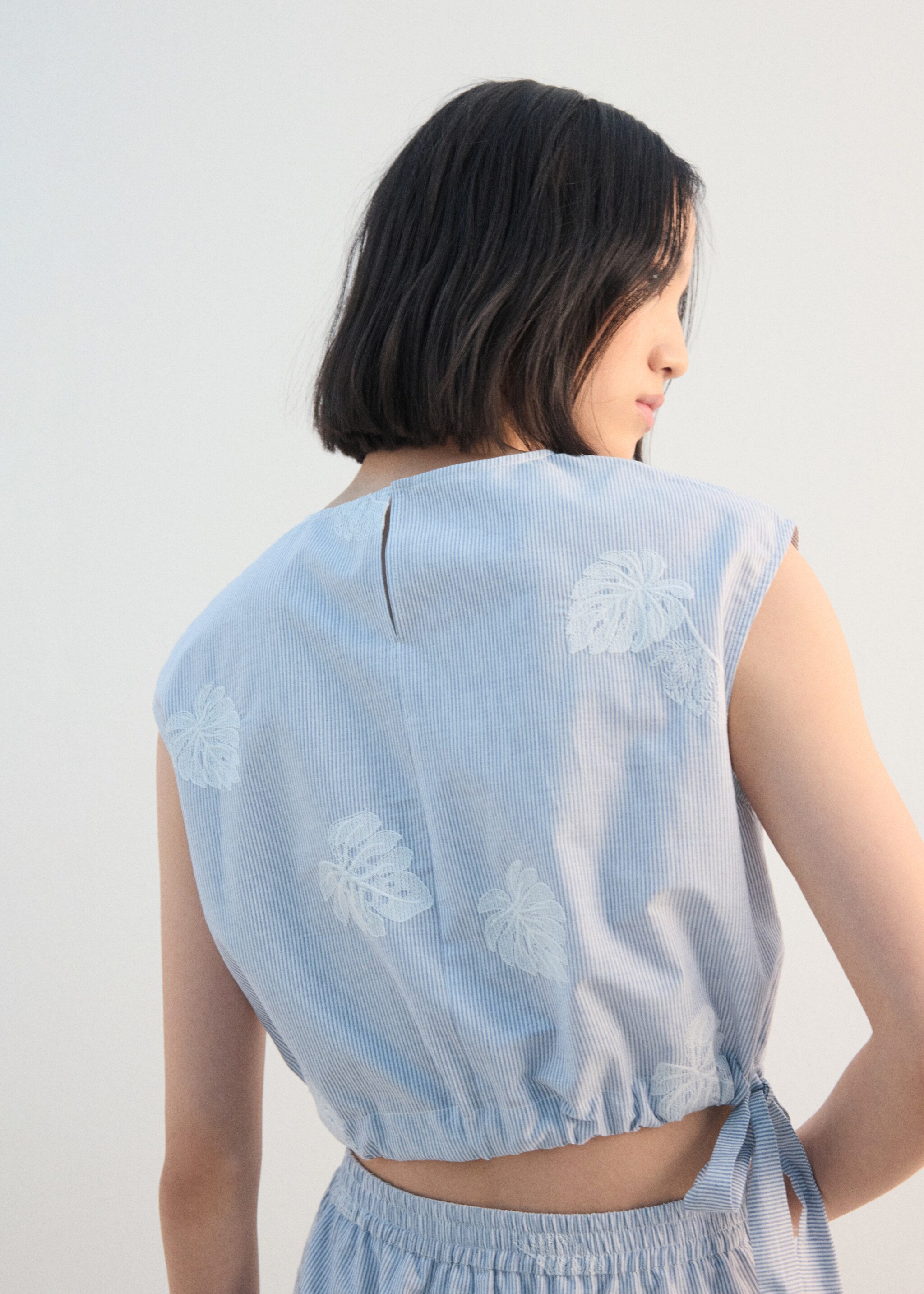 Embroidered striped top - Reverse of the article, Blue. Ref: 27052546-00.