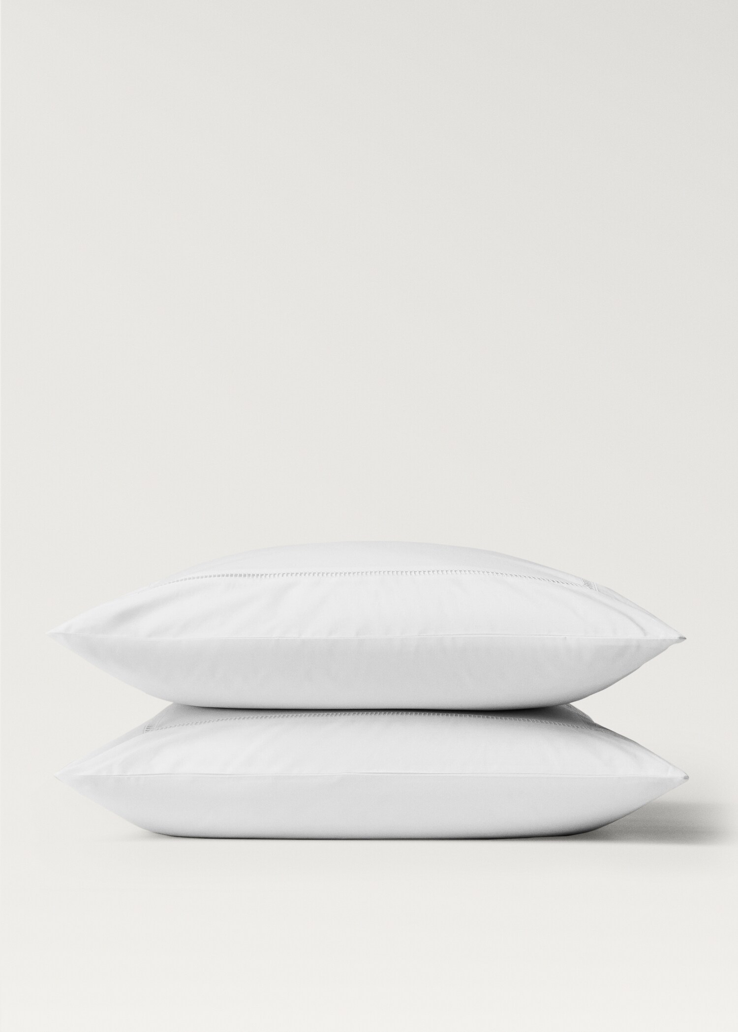 Two cotton percale hemstitched pillowcases 60x60 cm - Details of the article 1