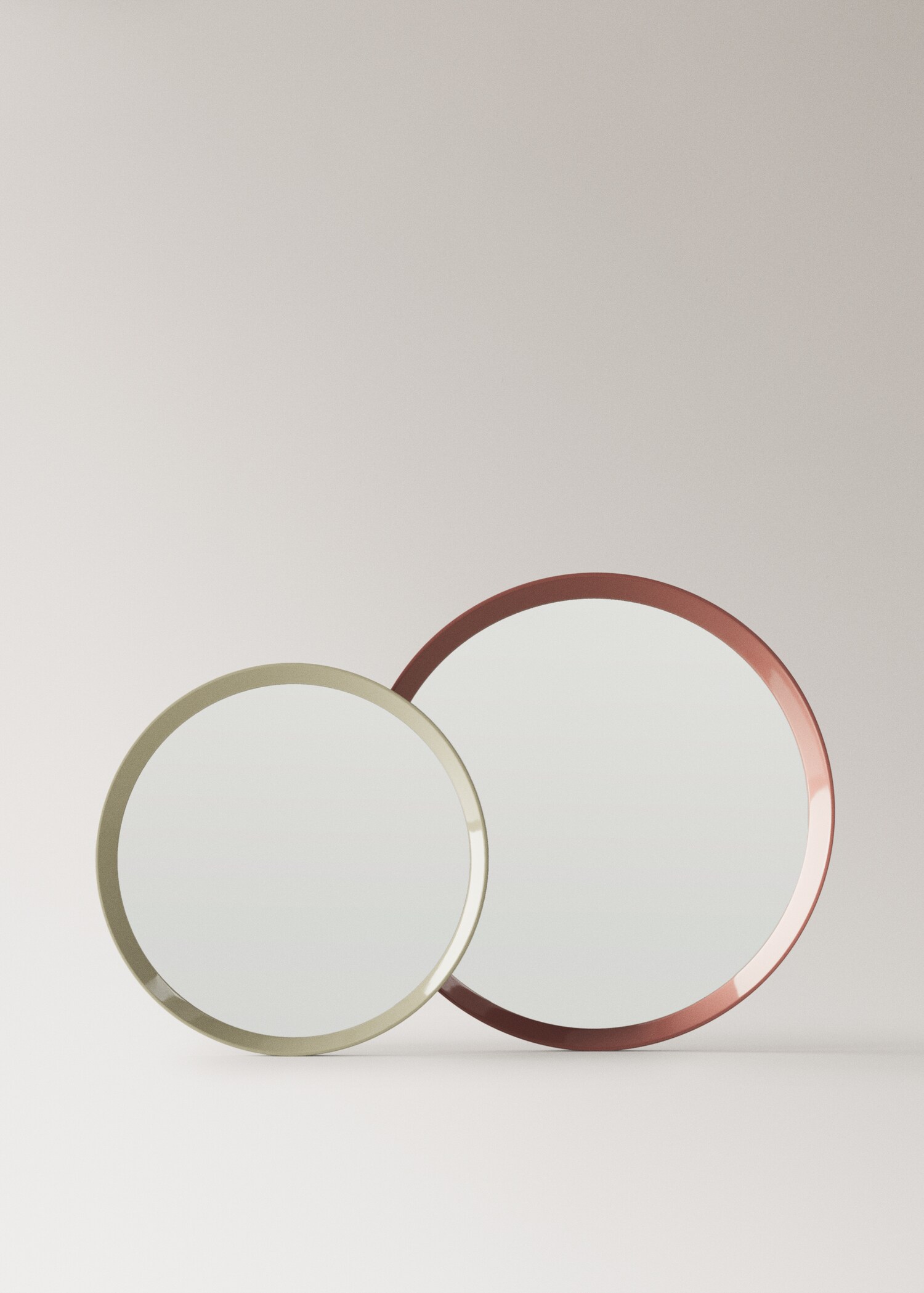 Large round lacquered mirror - Details of the article 4