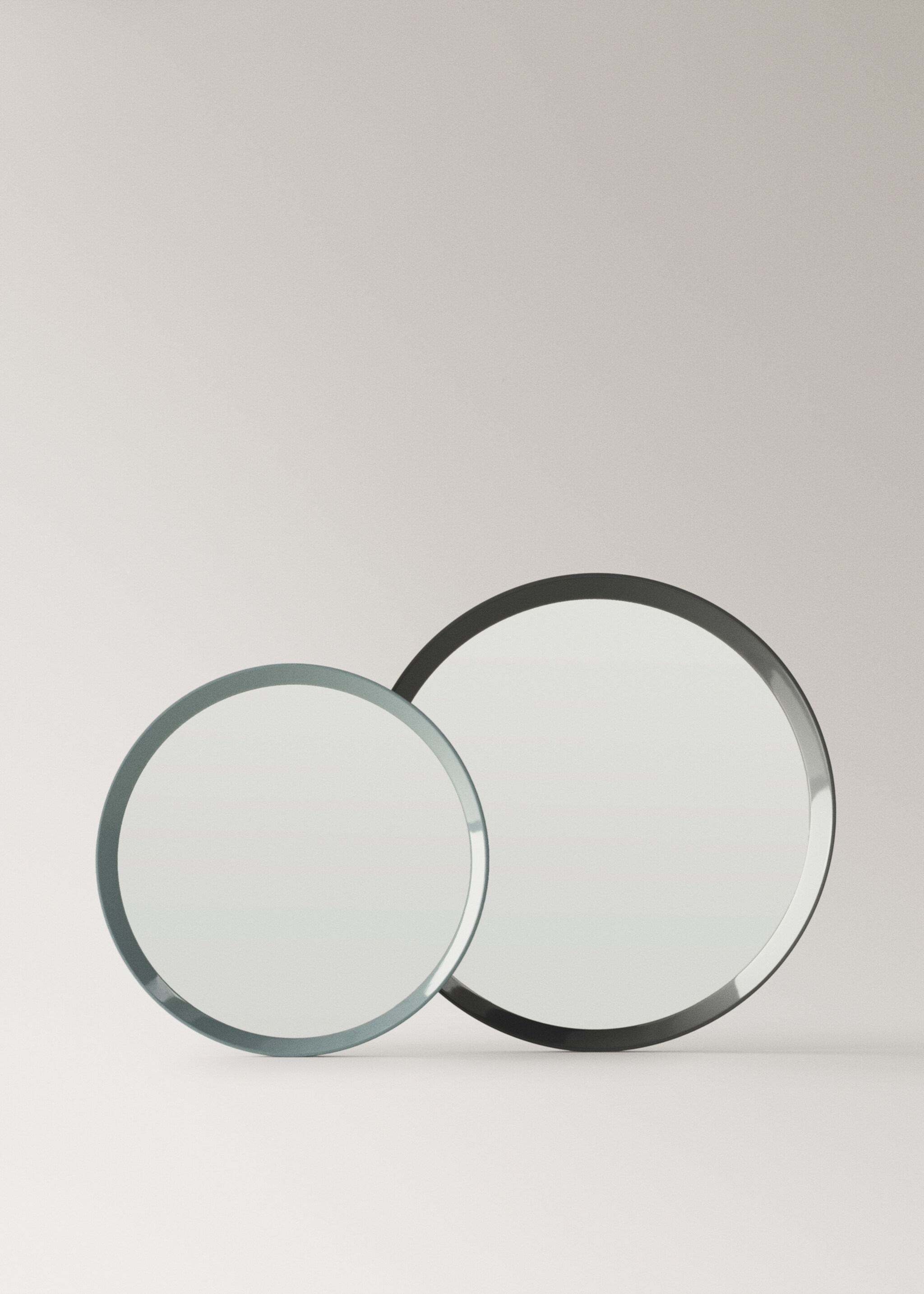 Large round lacquered mirror - Details of the article 4, Dark Grey. Ref: 27052899-00.
