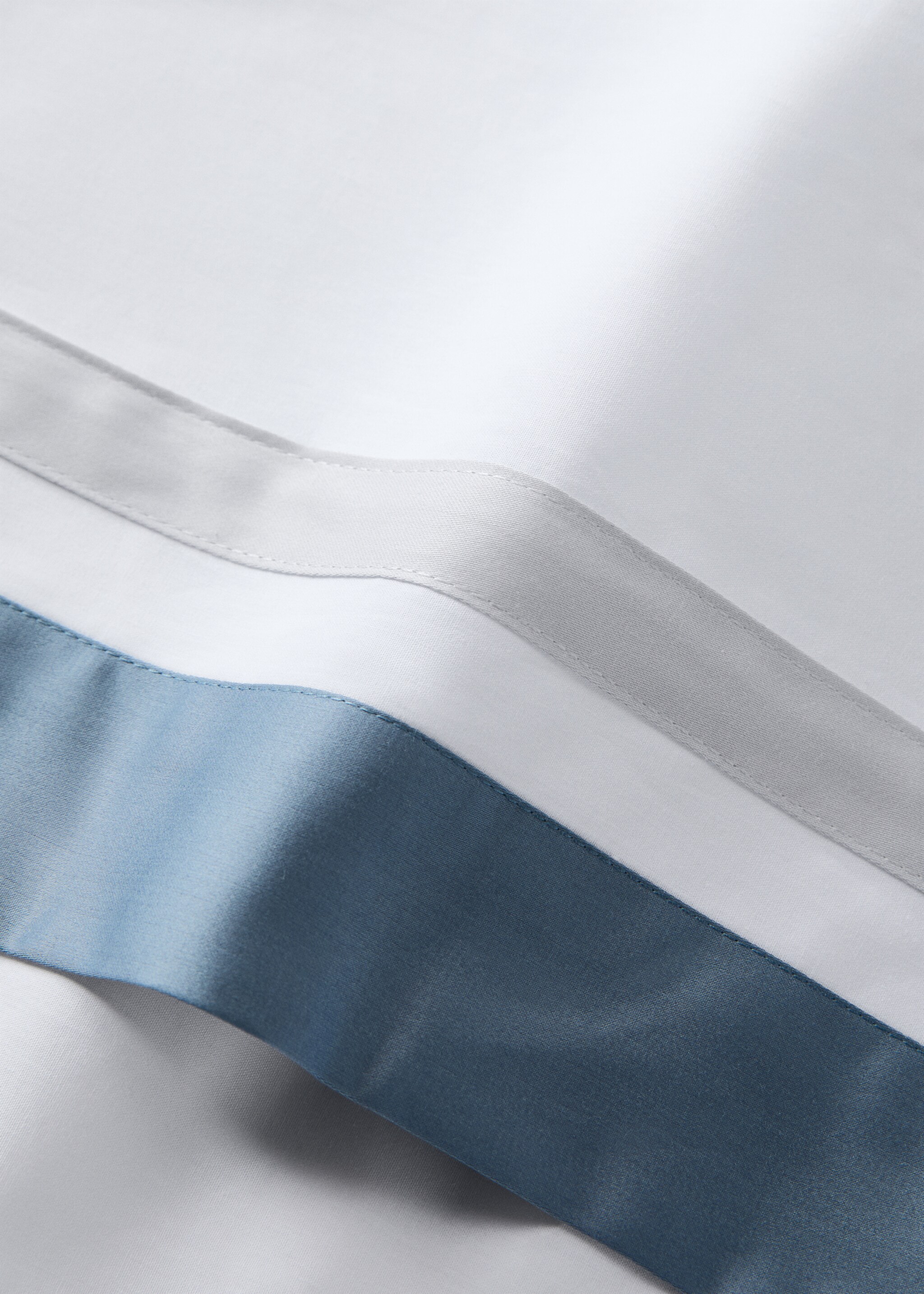 Top sheet with wide contrast satin ribbon for Bed 135/140 cm - Details of the article 2, Blue. Ref: 27052901-00.