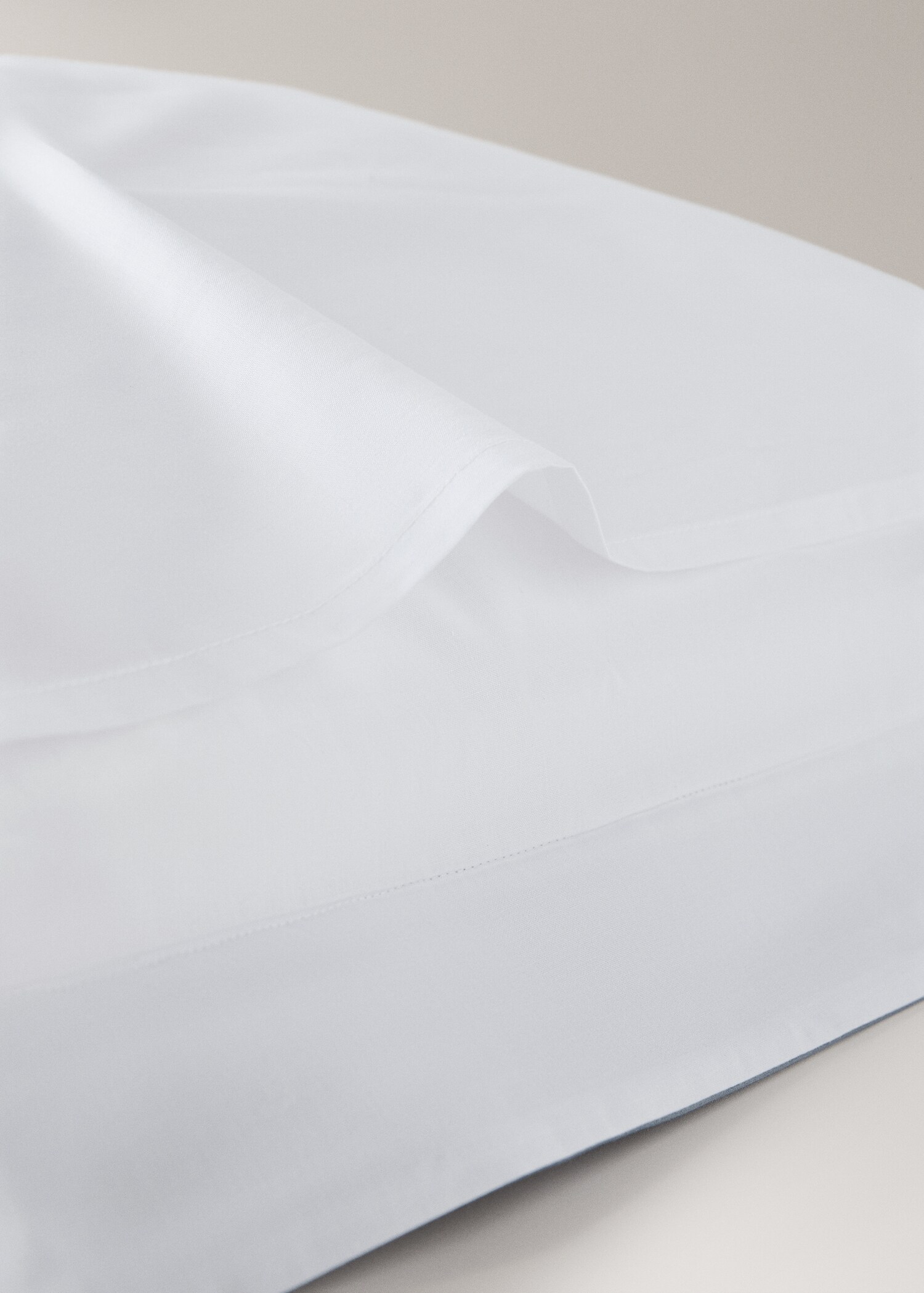 Two pillowcases with wide satin contrast band 60x60 cm - Details of the article 1