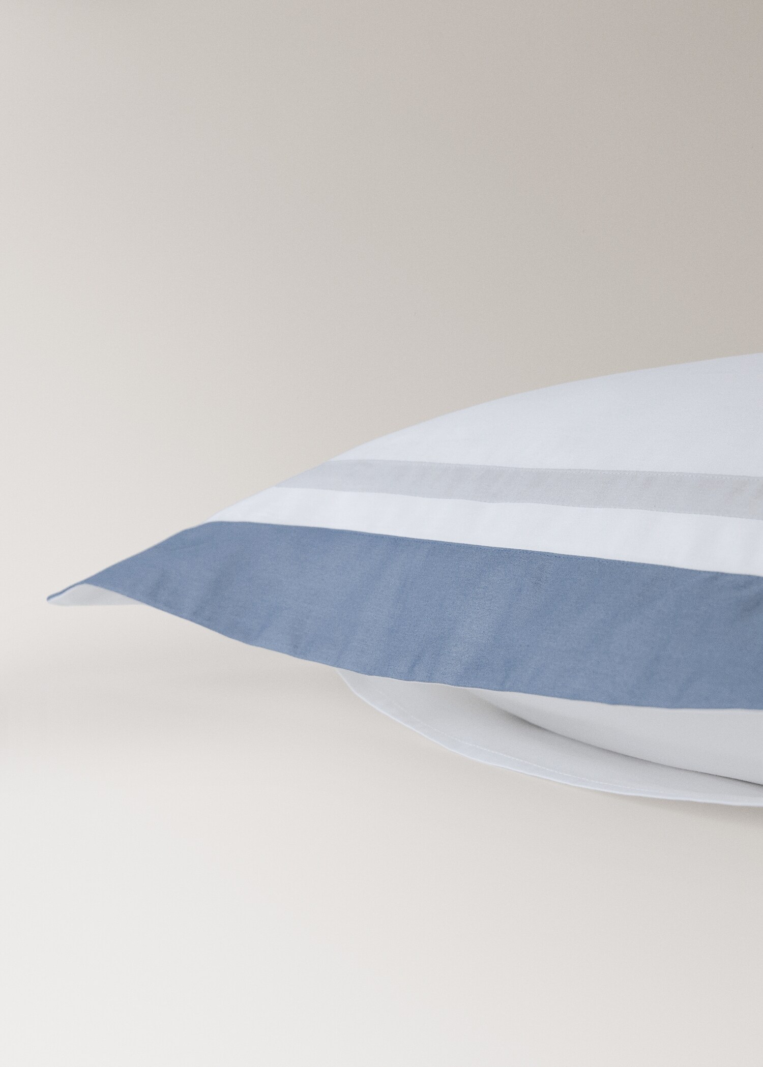 Two pillowcases with wide satin contrast band 60x60 cm - Details of the article 2