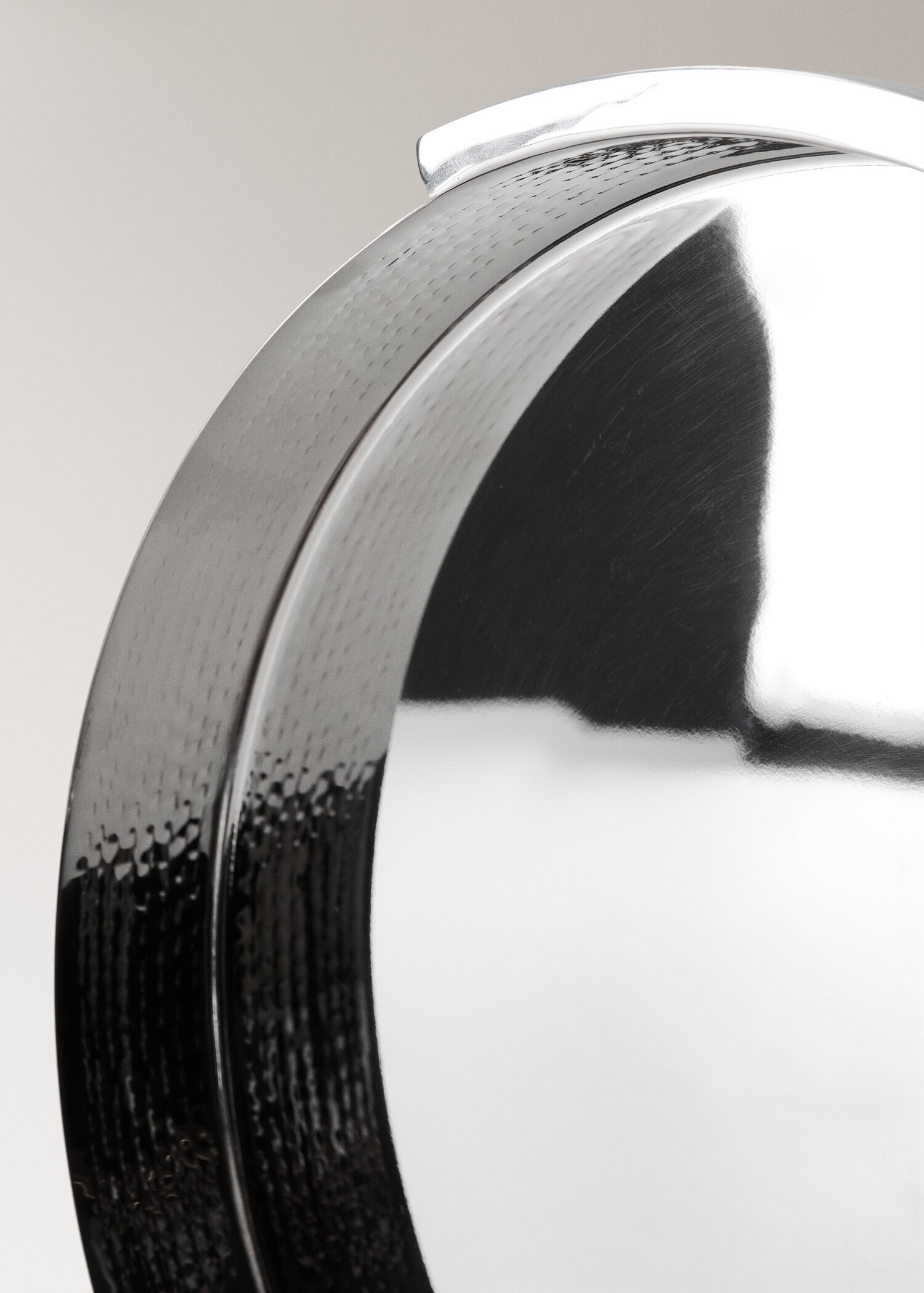 Decorative metal tray - Details of the article 2