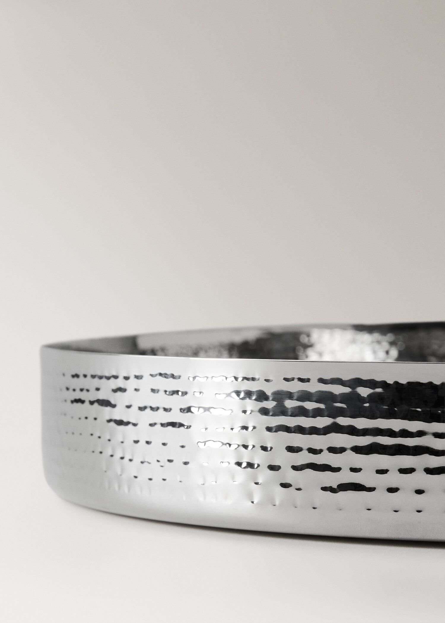 Decorative metal tray - Details of the article 3