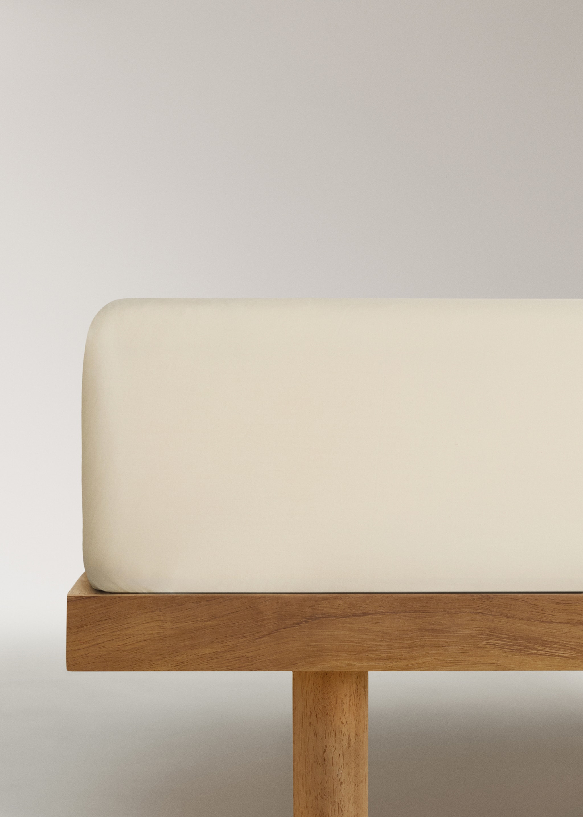 200-thread count percale cotton fitted sheet for 135/140 cm bed - Article without model, Pastel Yellow. Ref: 27052920-00.