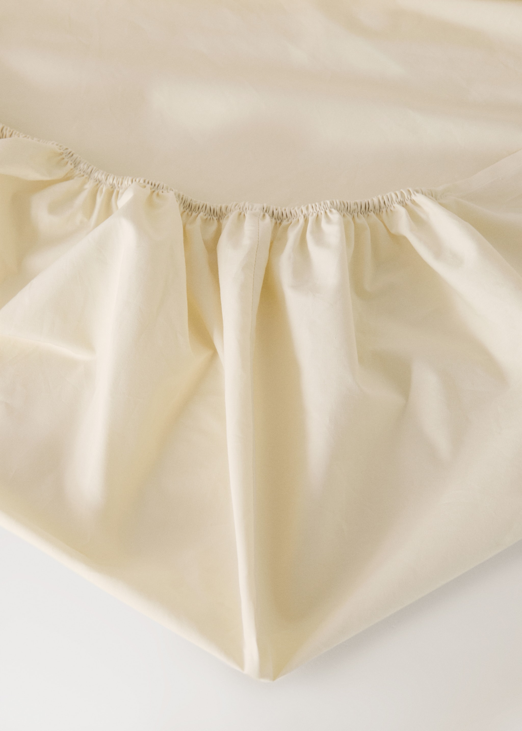 200-thread count percale cotton fitted sheet for 135/140 cm bed - Details of the article 2, Pastel Yellow. Ref: 27052920-00.