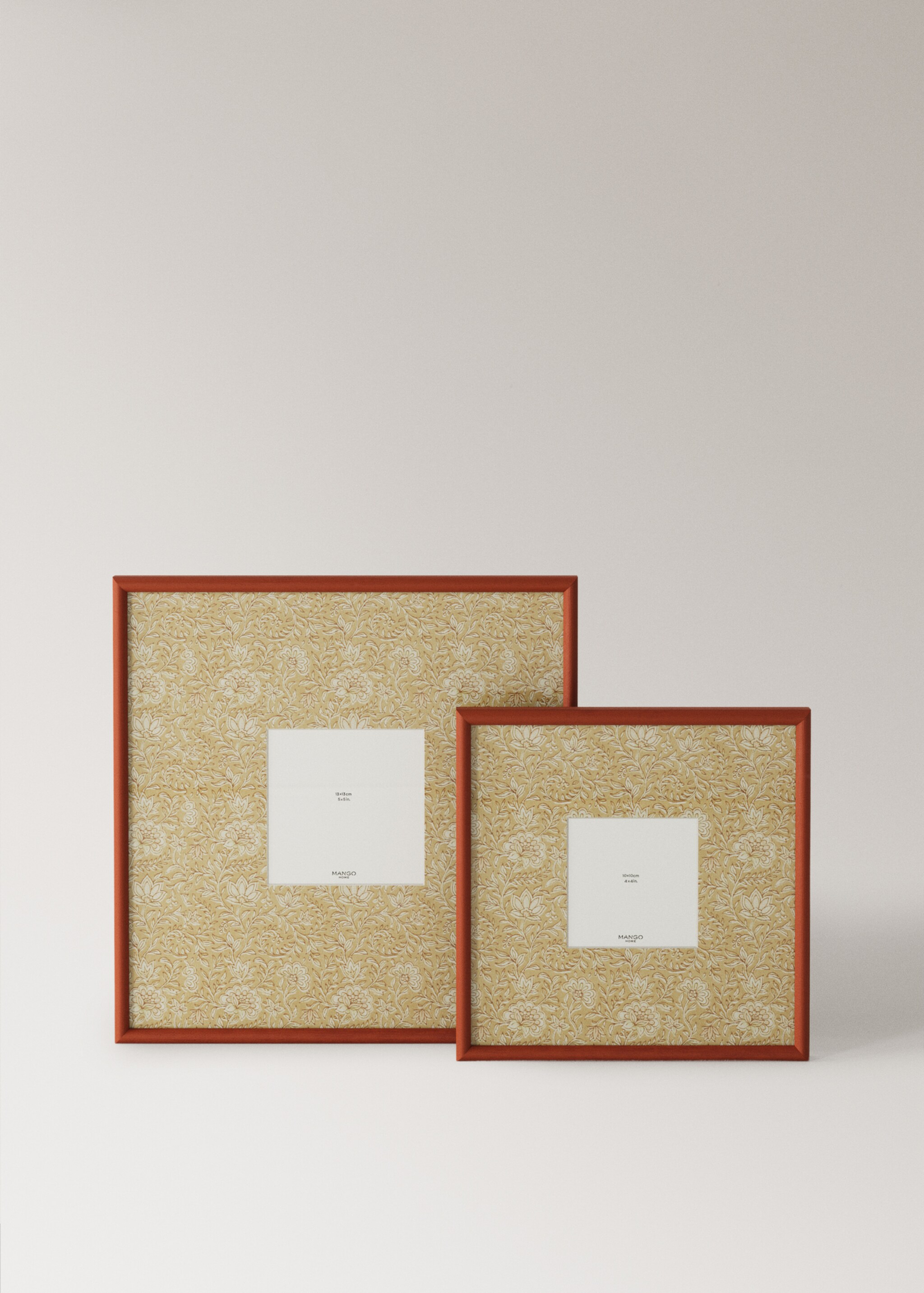 Large floral print contrast photo frame - Details of the article 3, Orange. Ref: 27052936-00.