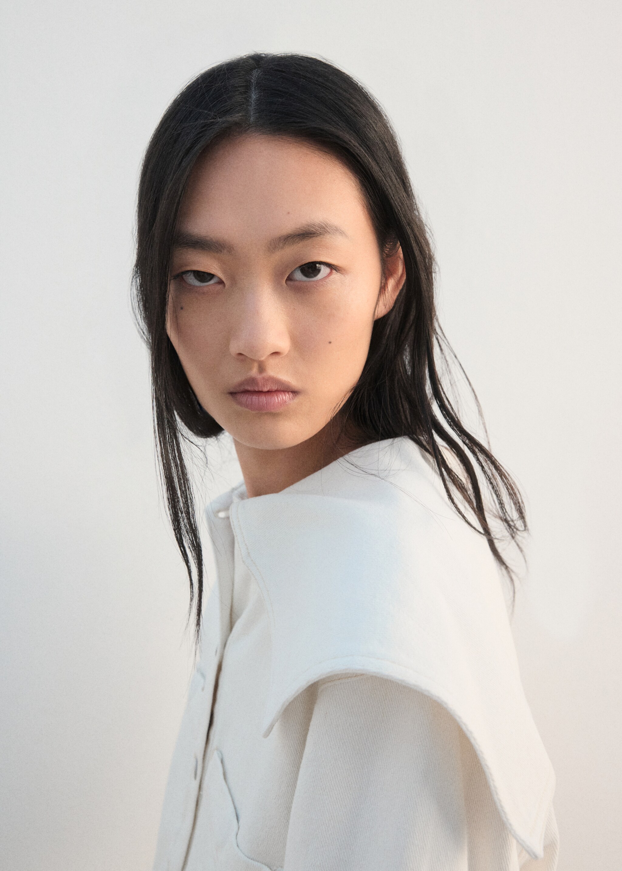 جاكيت جينز بياقة عريضة - تفاصيل المنتج 1, سكري. Ref: 27053271-00.