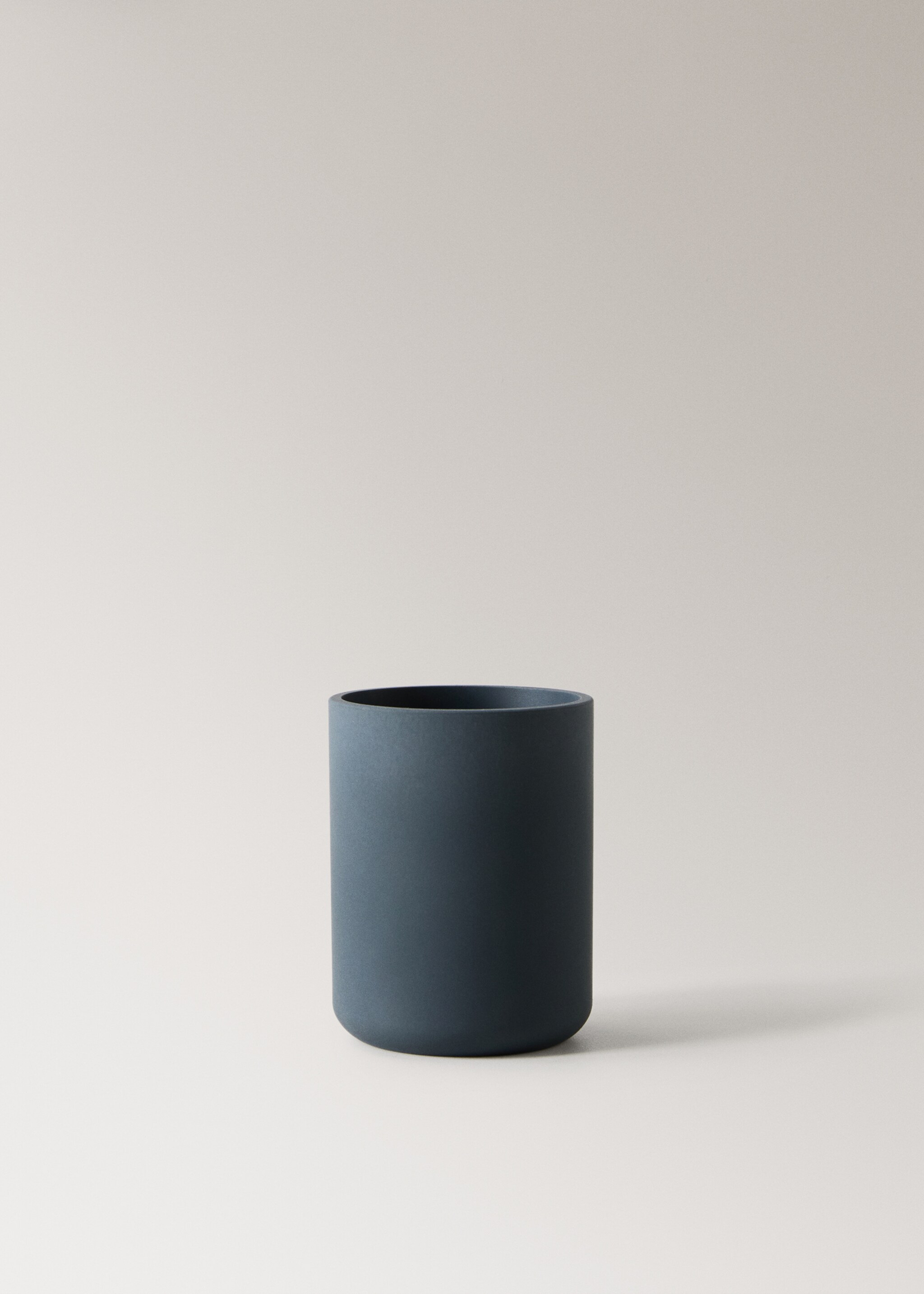 Gobelet à brosse à dents en résine - Article sans modèle, Gris anthracite. Ref: 27053282-00.