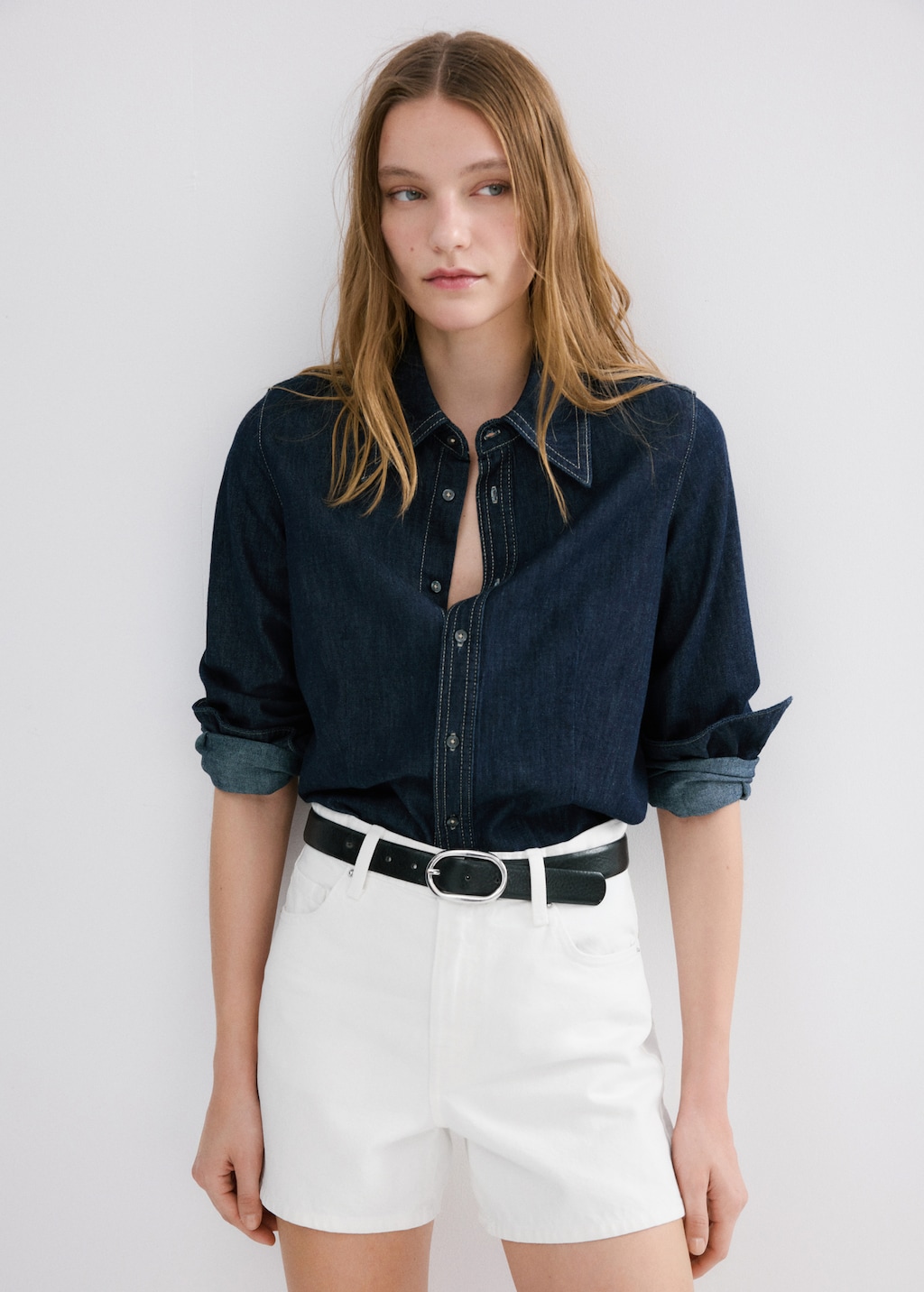 High-waisted straight-fit denim shorts - image 3