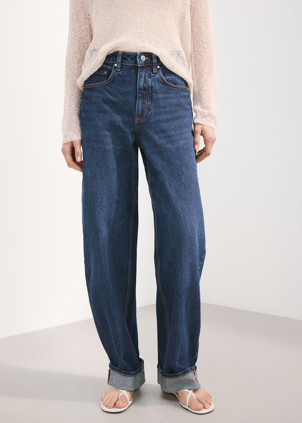 Balloon jeans with cuffed hem - image 3
