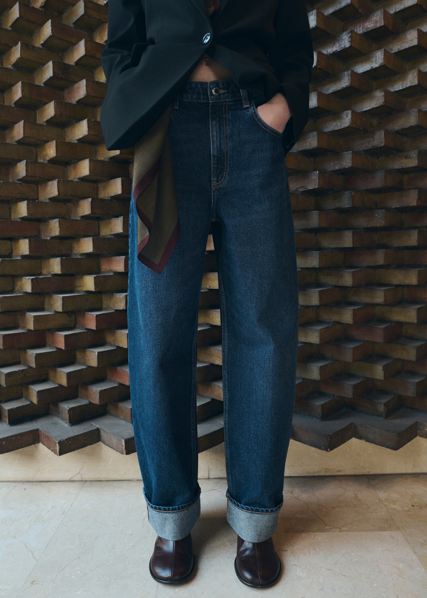 Jeans balloon bajo vuelto - Plano medio