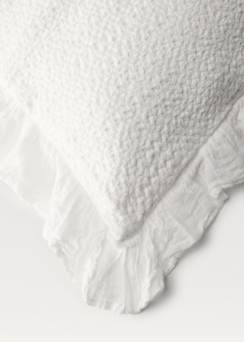 Cotton bed cushion cover with ruffle finish 50x50 cm