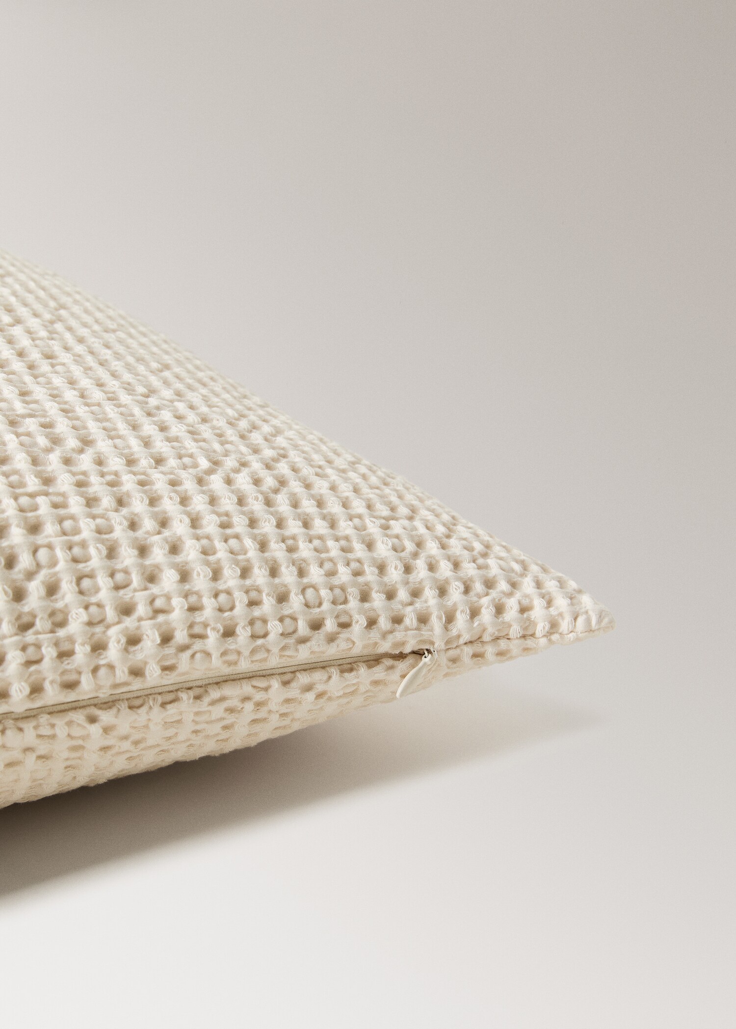 Kuddfodral i styckfärgad våfflad bomull 50 x 50 cm - Detaljer om artikeln 2