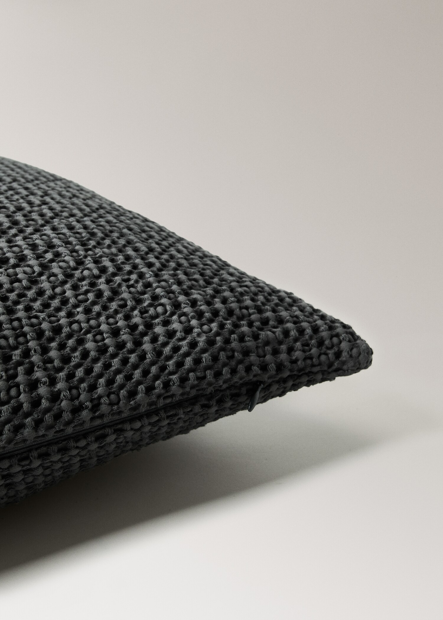 Kuddfodral i styckfärgad våfflad bomull 50 x 50 cm - Detaljer om artikeln 2