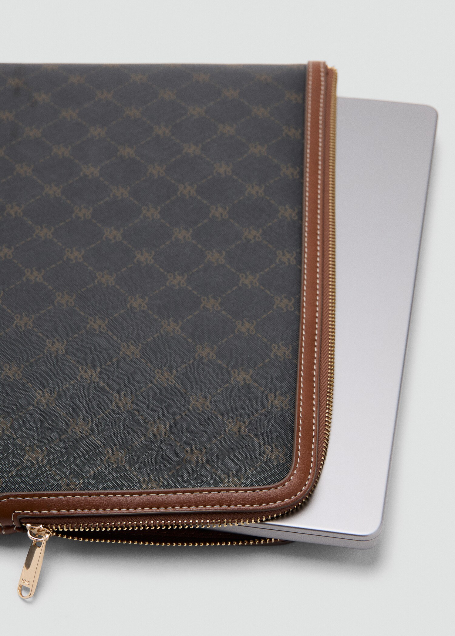 Funda portátil estampado logo - Detalle del artículo 1