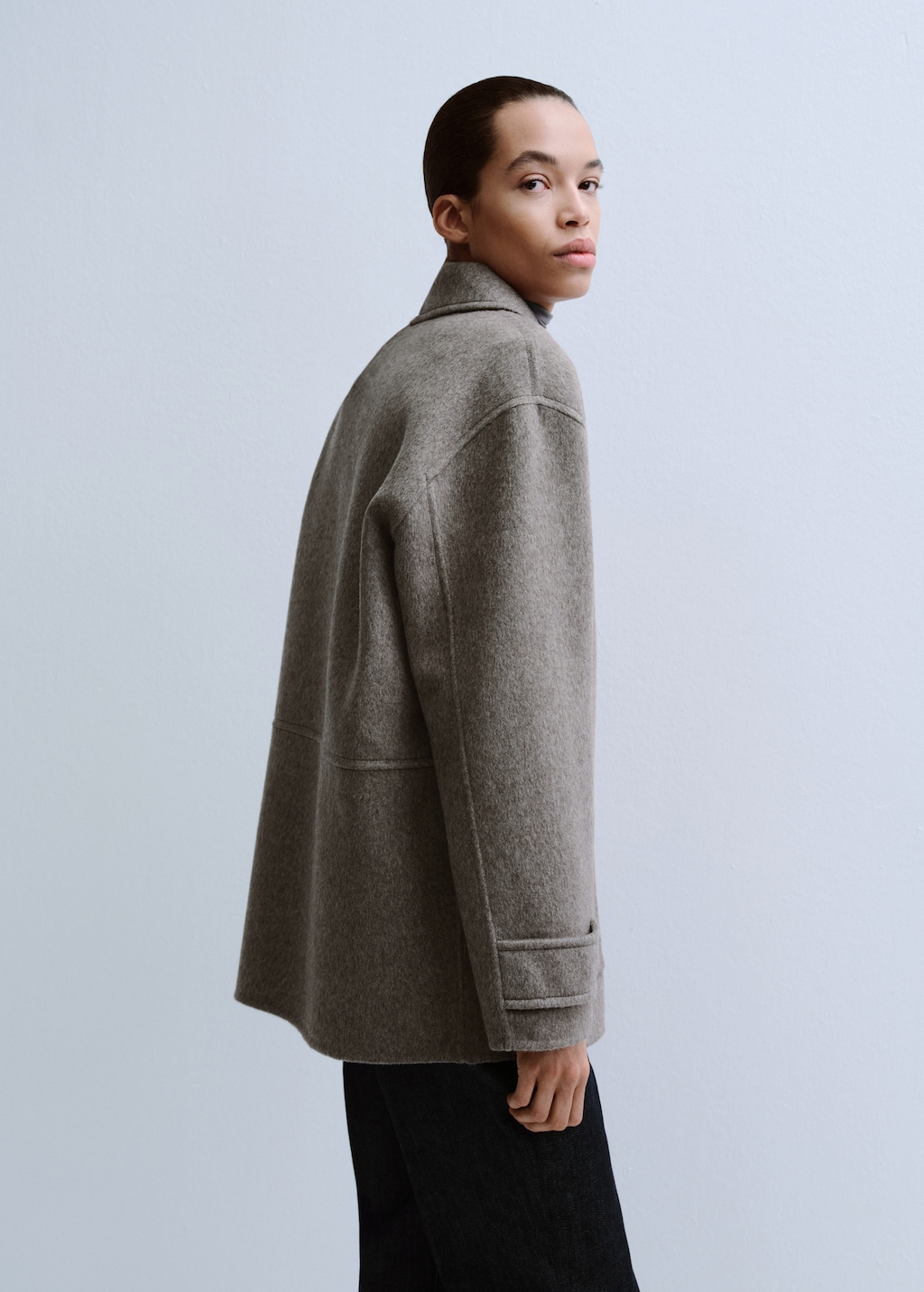 Wool jacket with pockets - image 4