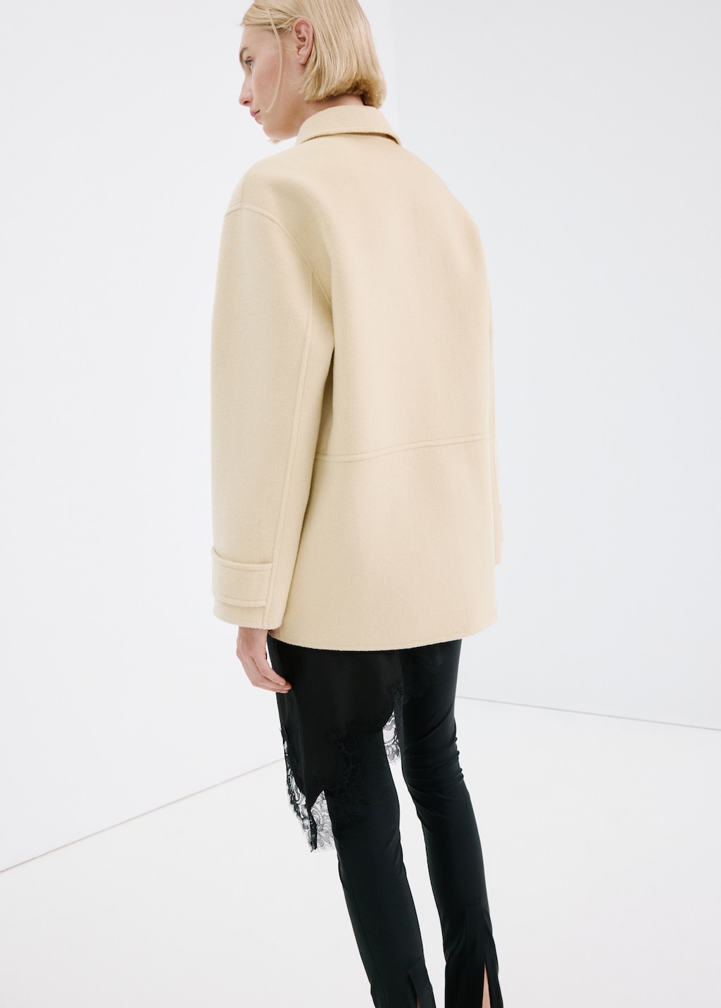 Wool jacket with pockets - image 3