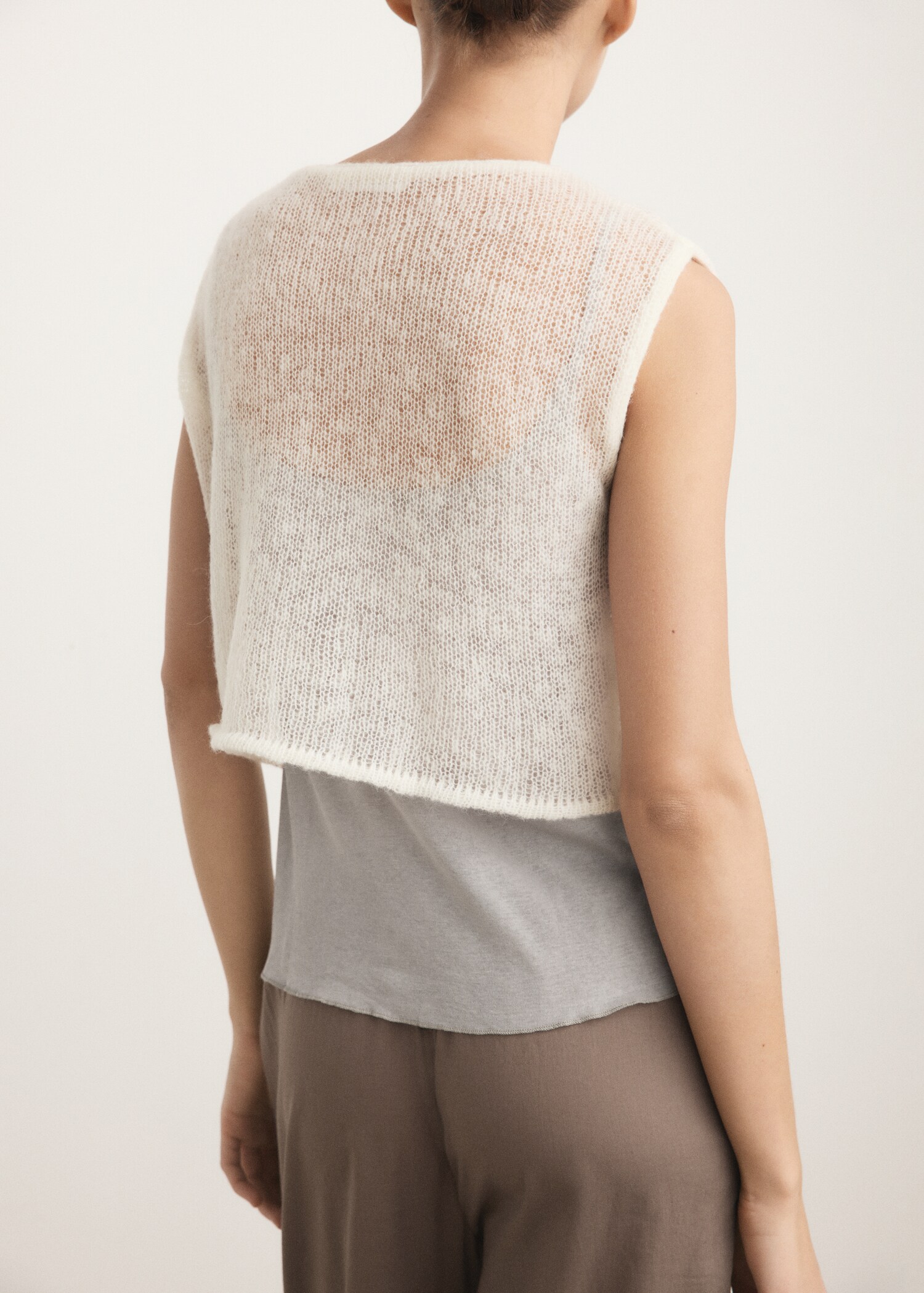 Open-knit wool top - Reverse of the article