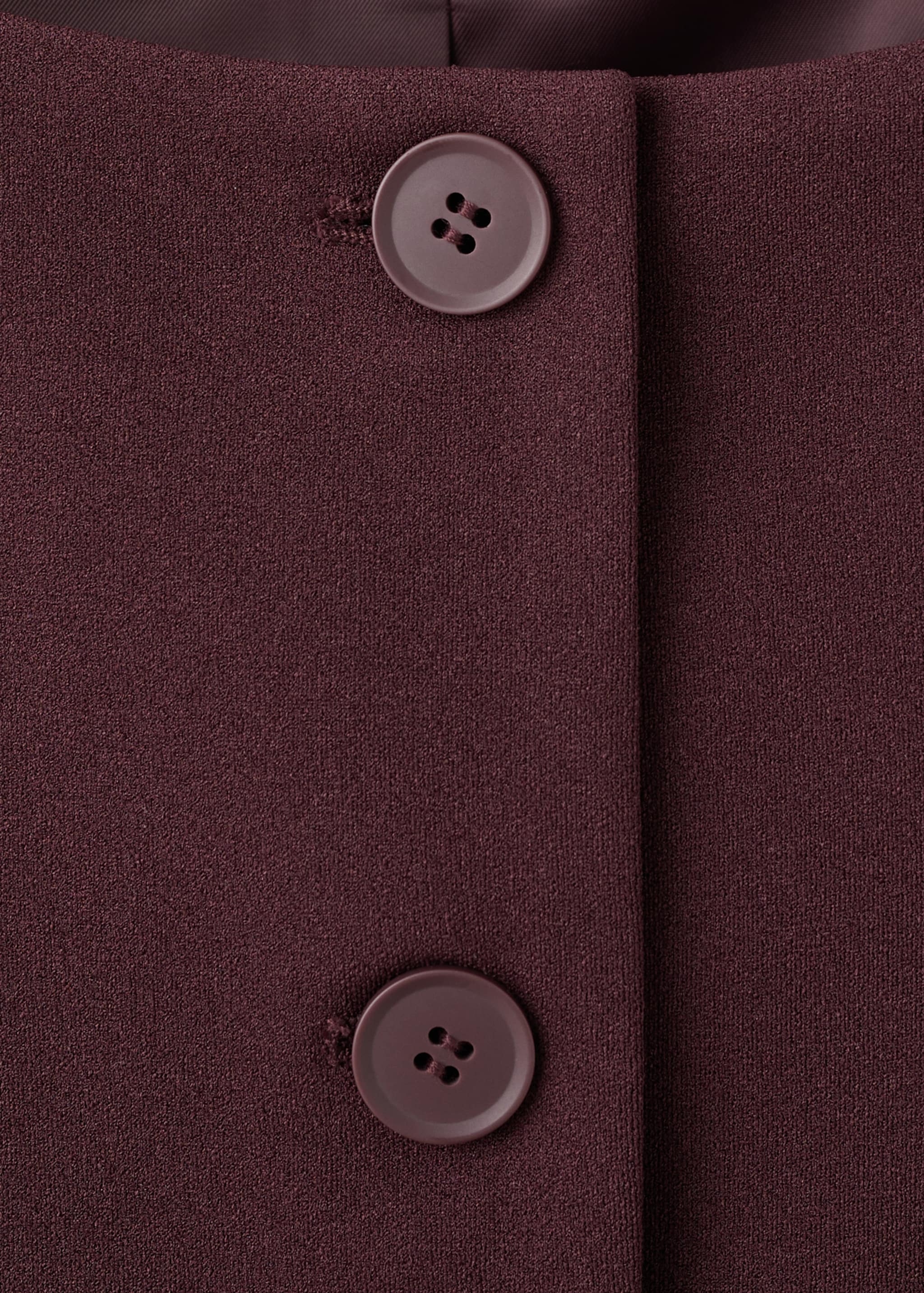 Suit waistcoat with buttons - Details of the article 8, Burgundy. Ref: 27053316-00.