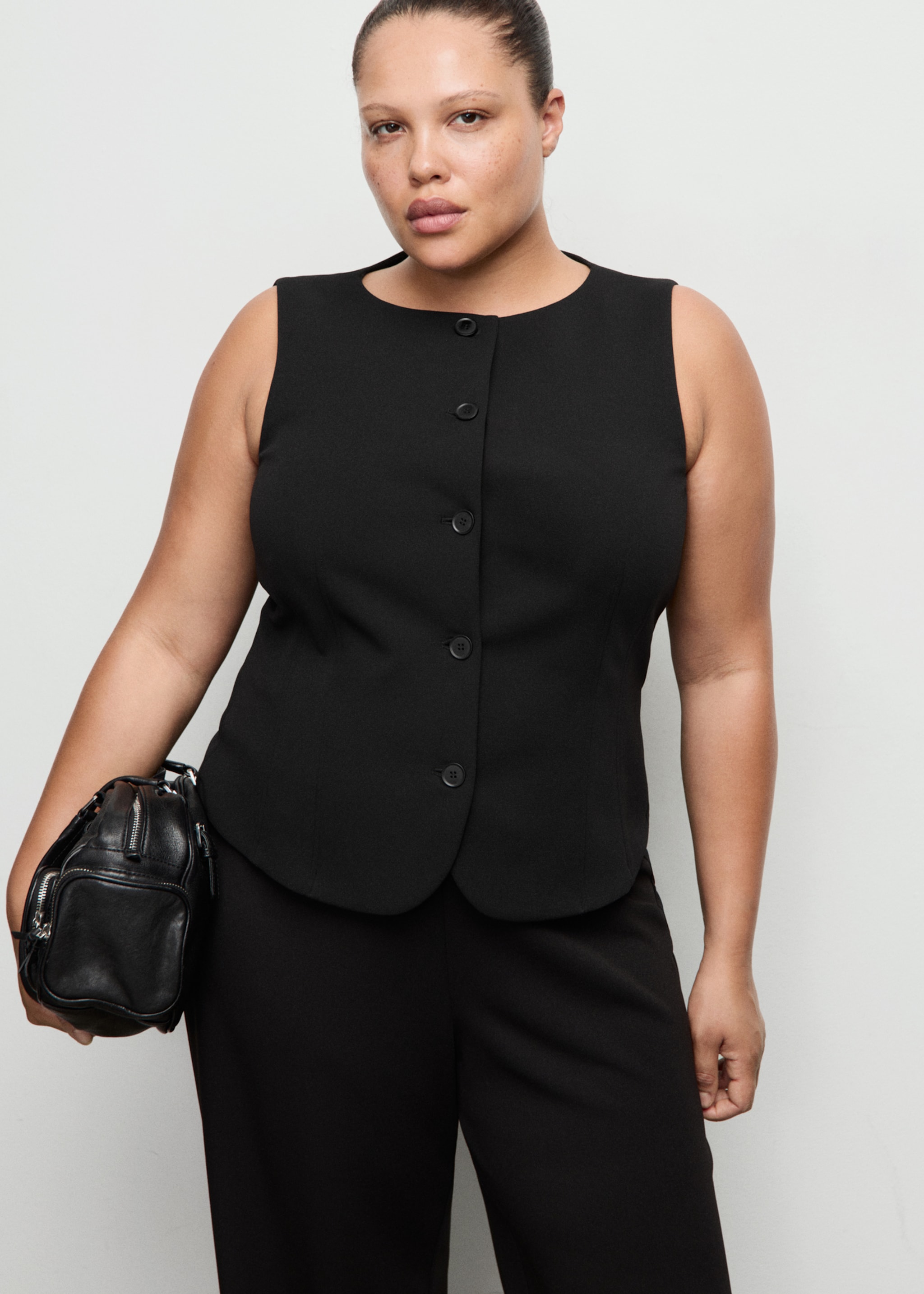 Suit waistcoat with buttons - Details of the article 5, Black. Ref: 27053316-00.