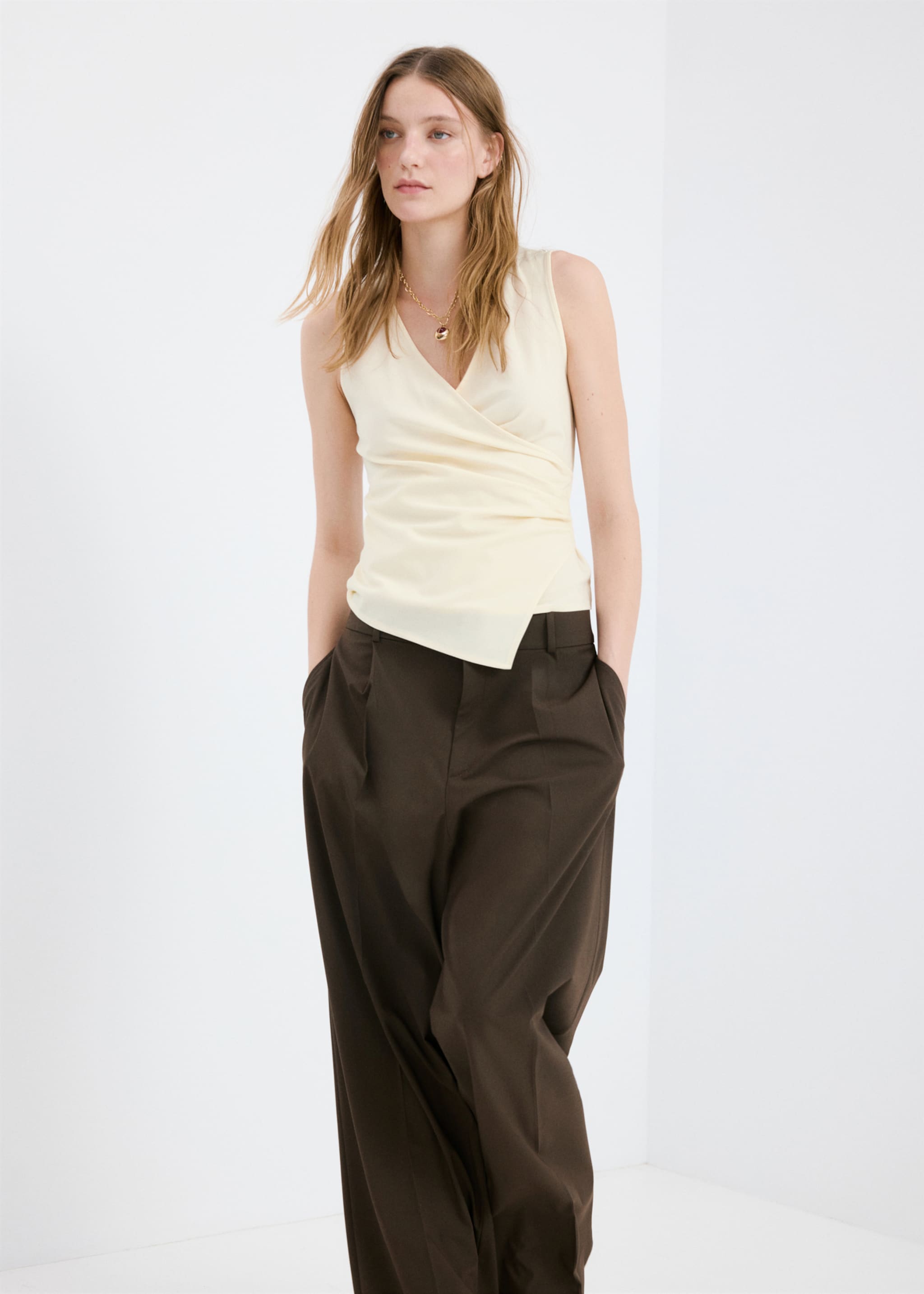 Asymmetric crossover top - Medium plane, Vanilla. Ref: 27053317-00.
